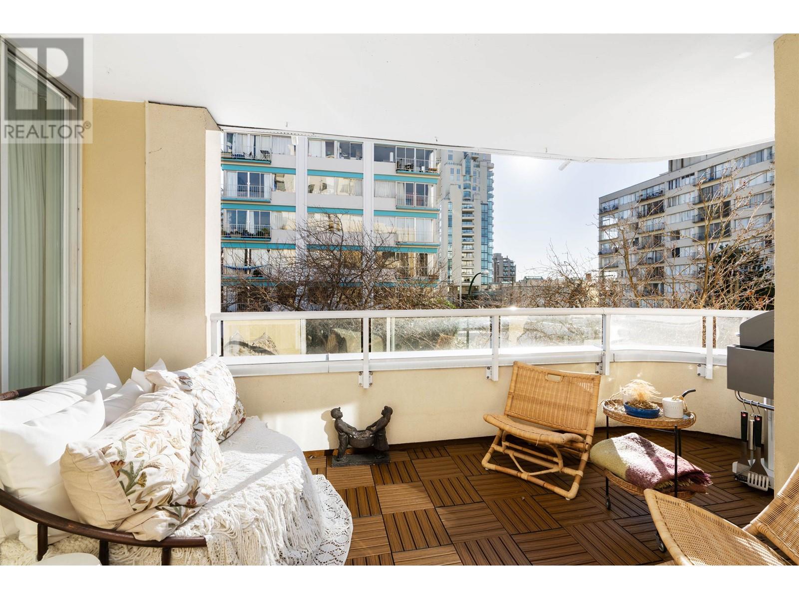 Listing Picture 22 of 31 : 302 1406 HARWOOD STREET, Vancouver / 溫哥華 - 魯藝地產 Yvonne Lu Group - MLS Medallion Club Member