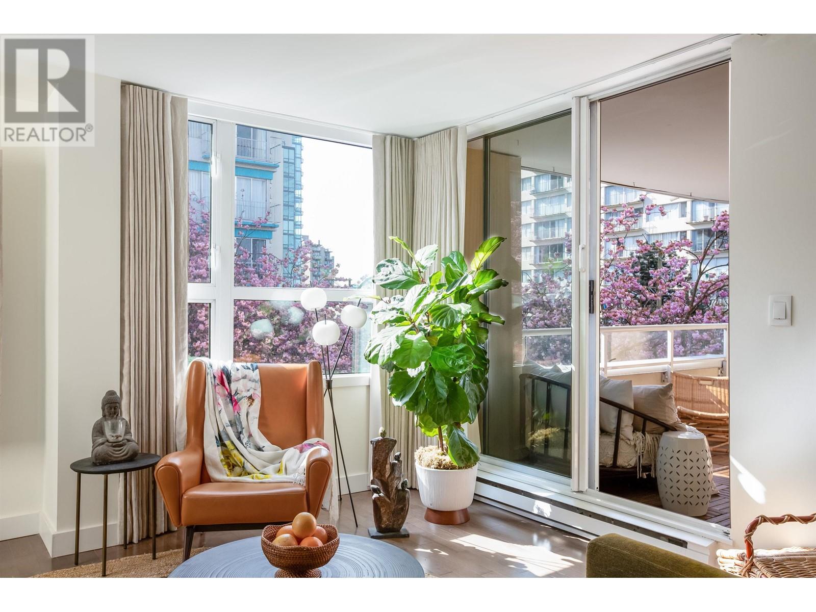 Listing Picture 4 of 31 : 302 1406 HARWOOD STREET, Vancouver / 溫哥華 - 魯藝地產 Yvonne Lu Group - MLS Medallion Club Member