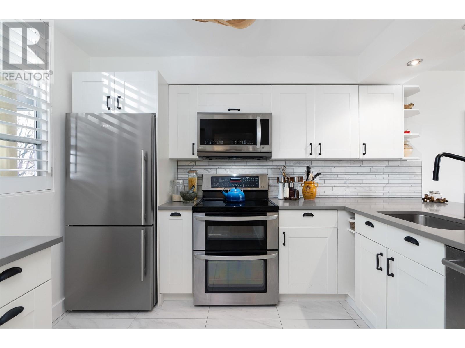 Listing Picture 17 of 31 : 302 1406 HARWOOD STREET, Vancouver / 溫哥華 - 魯藝地產 Yvonne Lu Group - MLS Medallion Club Member