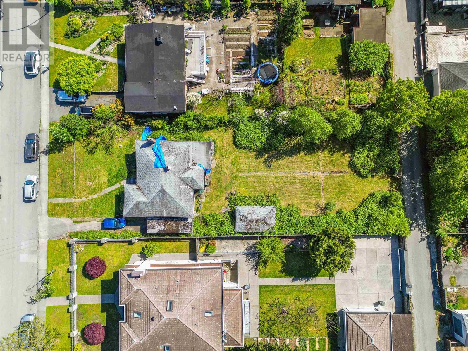 Listing Picture 4 of 9 : 7337 DOW AVENUE, Burnaby / 本拿比 - 魯藝地產 Yvonne Lu Group - MLS Medallion Club Member