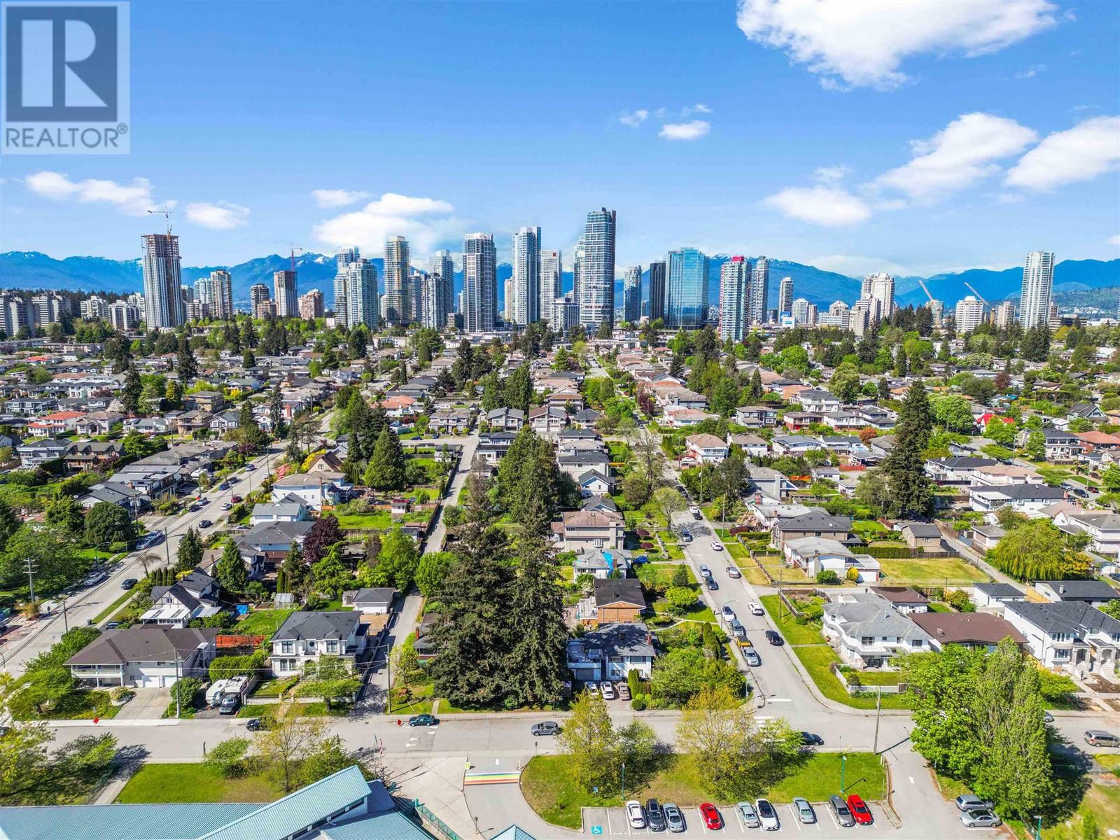 Listing Picture 5 of 9 : 7337 DOW AVENUE, Burnaby / 本拿比 - 魯藝地產 Yvonne Lu Group - MLS Medallion Club Member