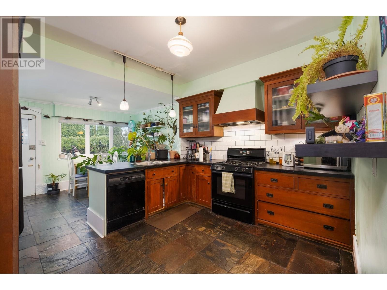 Listing Picture 6 of 28 : 1830 E 1ST AVENUE, Vancouver / 溫哥華 - 魯藝地產 Yvonne Lu Group - MLS Medallion Club Member