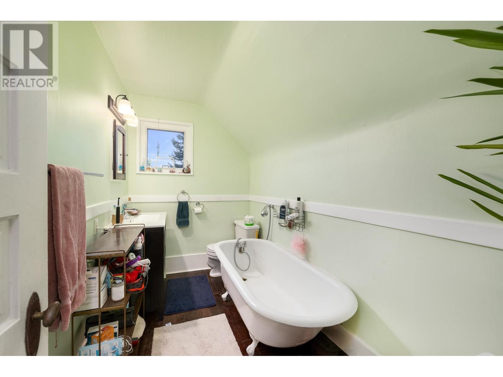 Listing Picture 17 of 28 : 1830 E 1ST AVENUE, Vancouver / 溫哥華 - 魯藝地產 Yvonne Lu Group - MLS Medallion Club Member