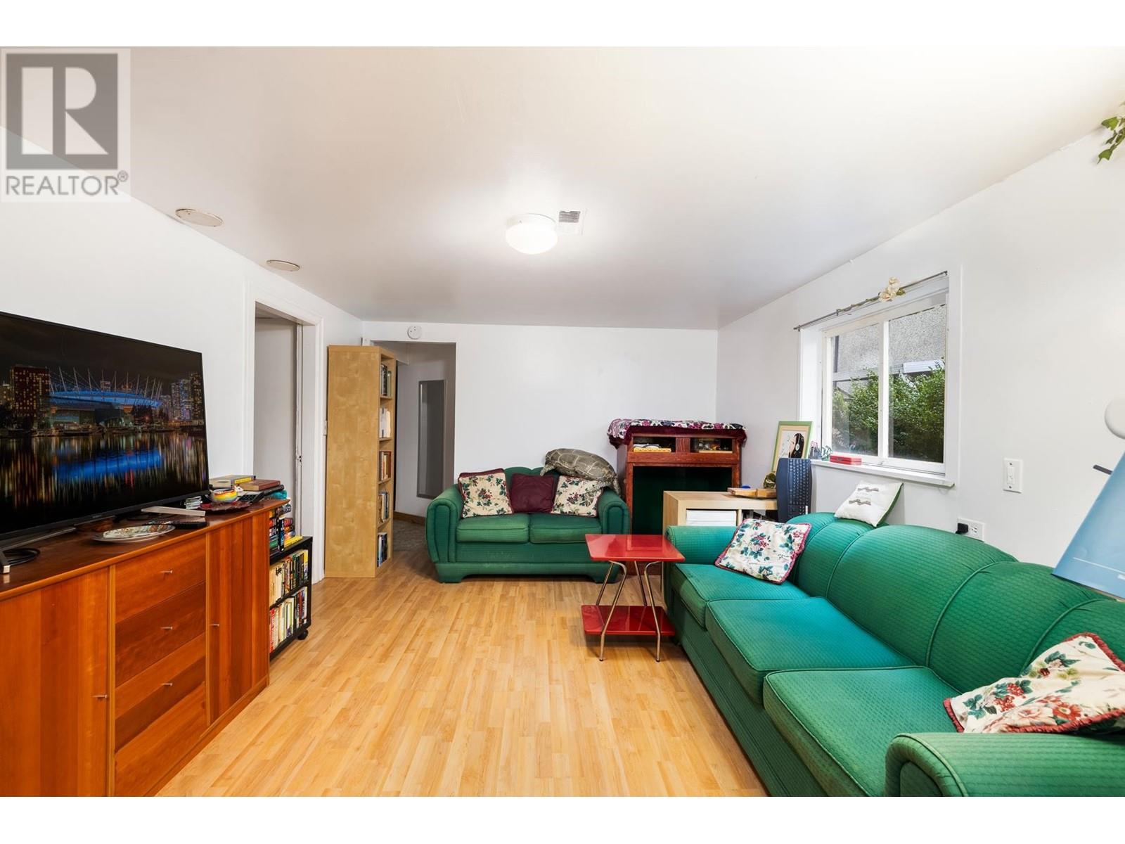 Listing Picture 22 of 28 : 1830 E 1ST AVENUE, Vancouver / 溫哥華 - 魯藝地產 Yvonne Lu Group - MLS Medallion Club Member