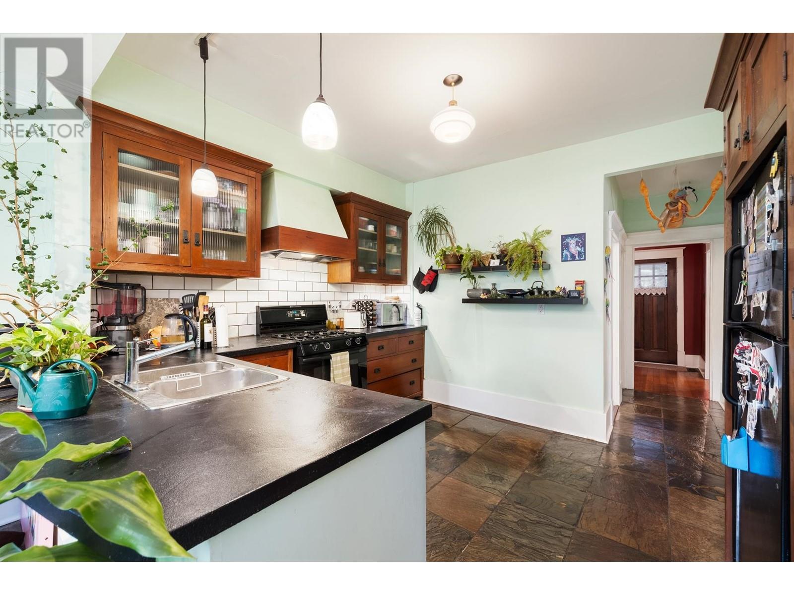 Listing Picture 7 of 28 : 1830 E 1ST AVENUE, Vancouver / 溫哥華 - 魯藝地產 Yvonne Lu Group - MLS Medallion Club Member