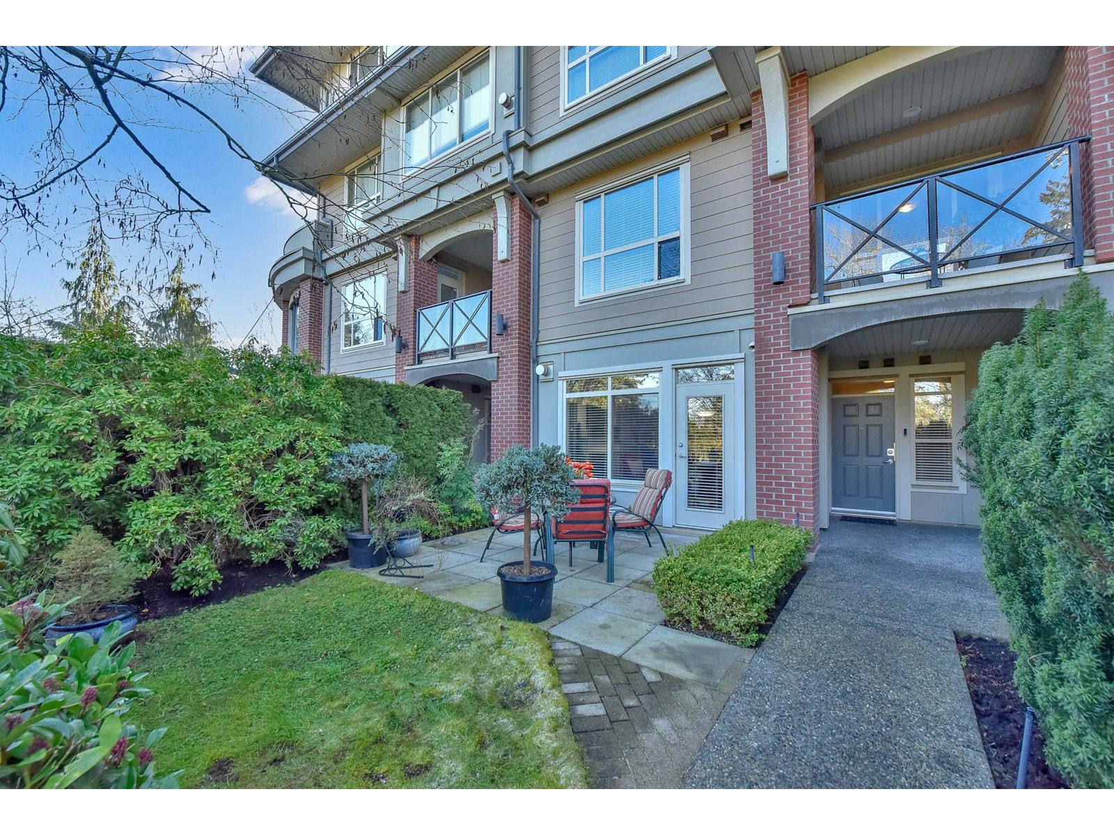 102 1787 154 Street, Surrey, British Columbia  V4A 4S1 - Photo 1 - R2961639