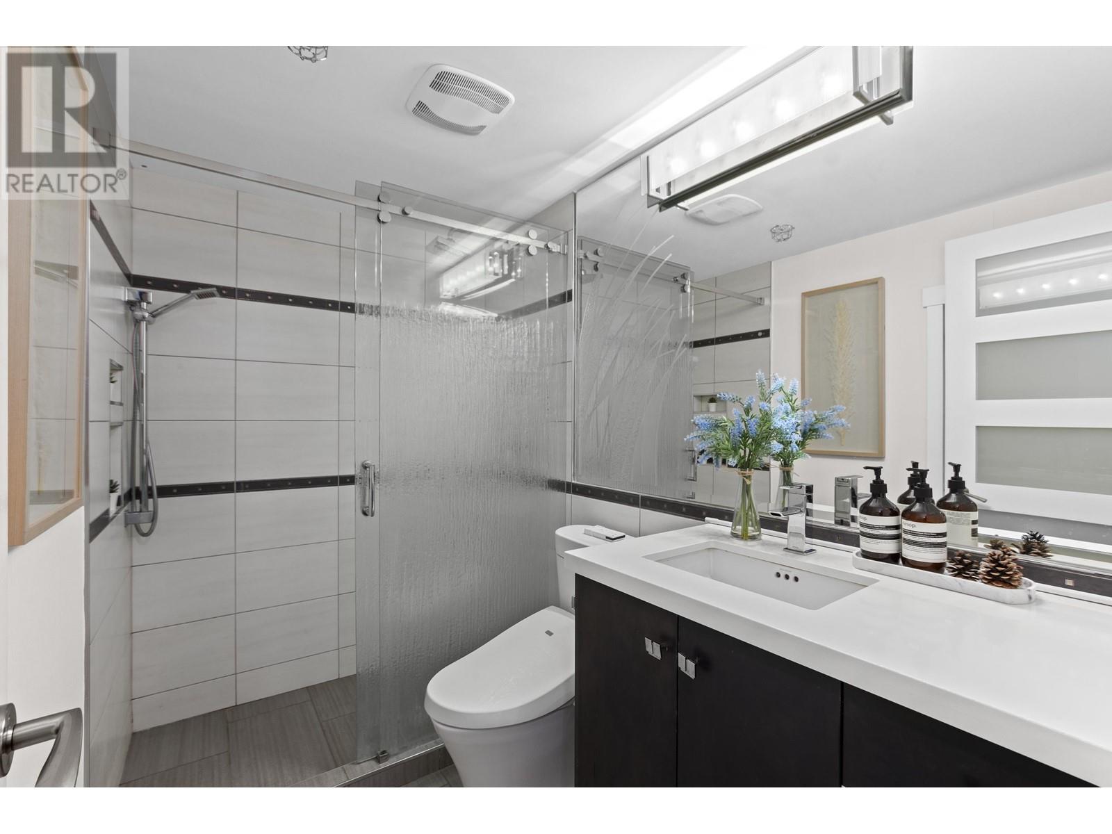 Listing Picture 23 of 31 : 3002 1199 MARINASIDE CRESCENT, Vancouver / 溫哥華 - 魯藝地產 Yvonne Lu Group - MLS Medallion Club Member