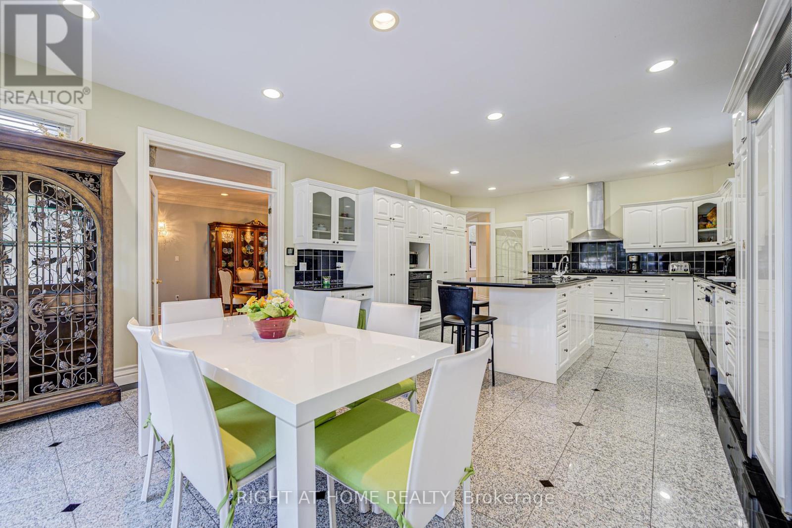 49 Arjay Crescent, Toronto (Bridle Path-Sunnybrook-York Mills), Ontario  M2L 1C6 - Photo 16 - C11948301