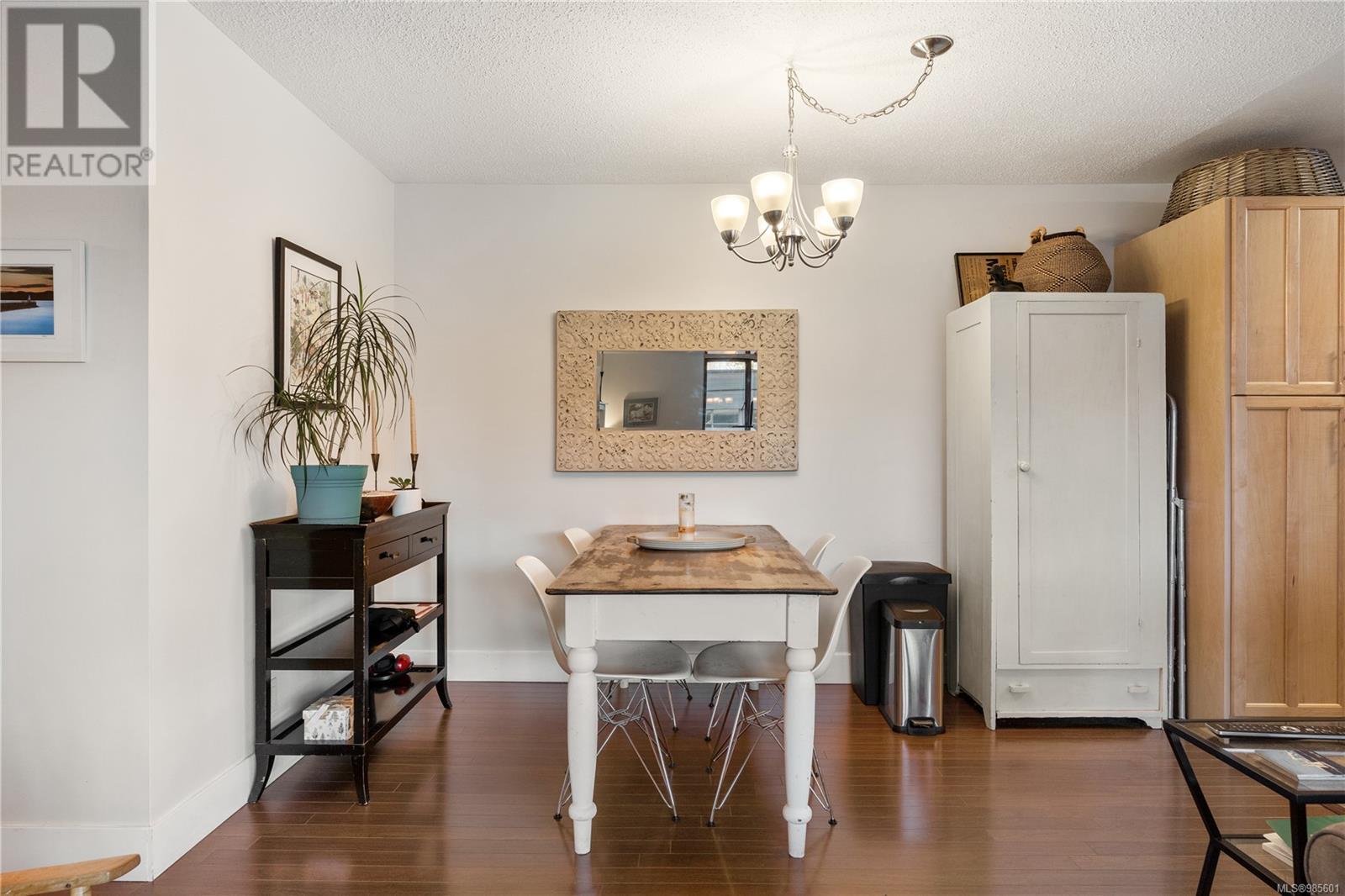 303 1034 Johnson St, Victoria, British Columbia  V8V 3N7 - Photo 5 - 985601