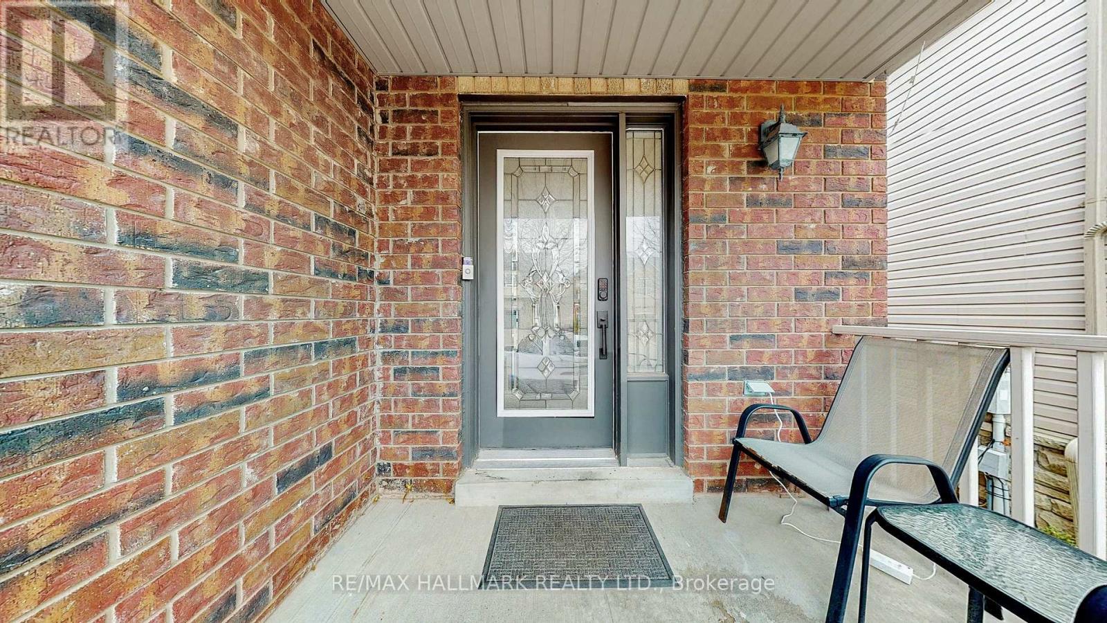 Upper - 102 Bettina Place, Whitby, Ontario  L1R 0E8 - Photo 2 - E11948338