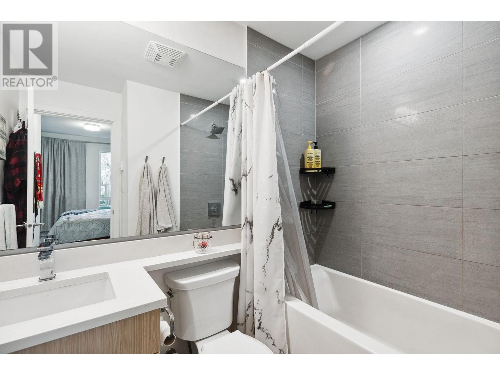 Listing Picture 16 of 30 : 116 5460 BROADWAY, Burnaby / 本拿比 - 魯藝地產 Yvonne Lu Group - MLS Medallion Club Member