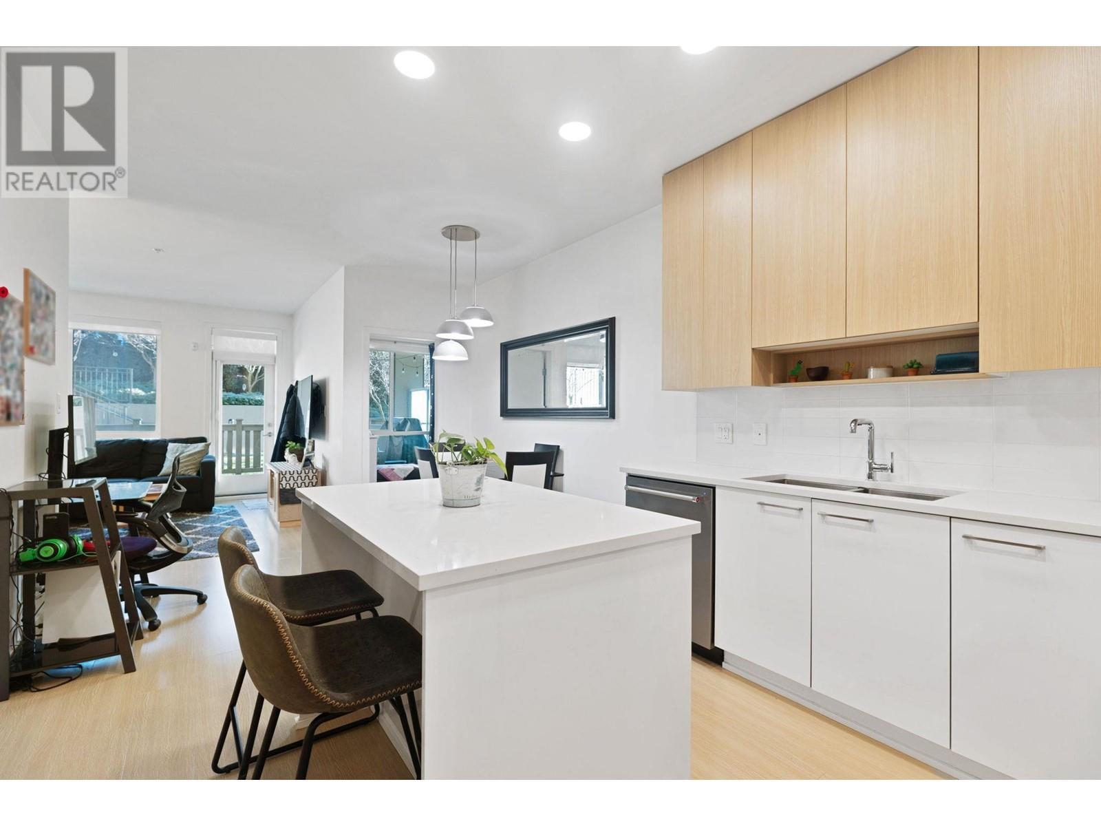 Listing Picture 12 of 30 : 116 5460 BROADWAY, Burnaby / 本拿比 - 魯藝地產 Yvonne Lu Group - MLS Medallion Club Member