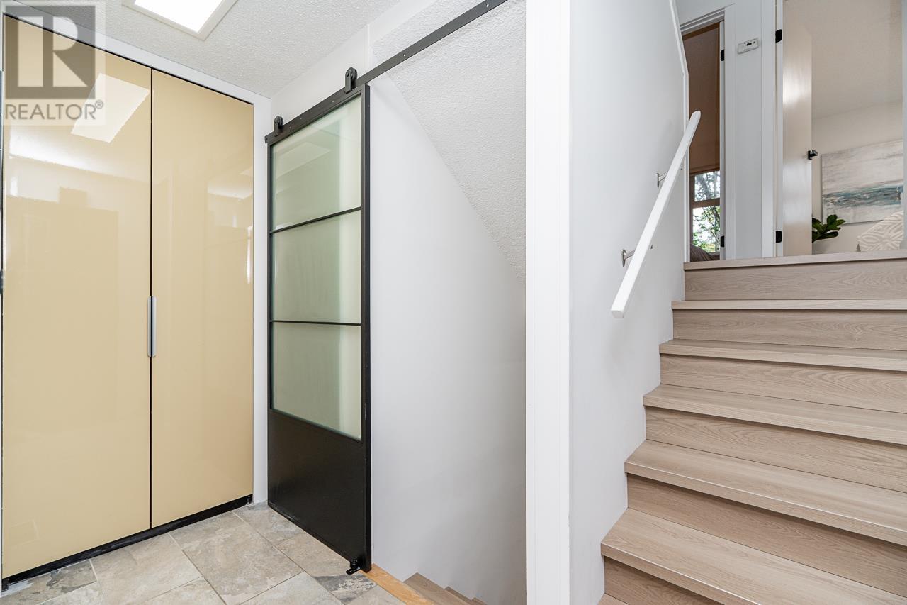 434 Cambridge Way, Port Moody, British Columbia  V3H 3V2 - Photo 2 - R2961611