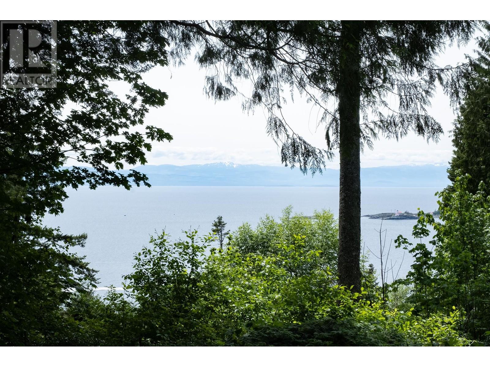 8127 REDROOFFS ROAD, Halfmoon Bay, British Columbia