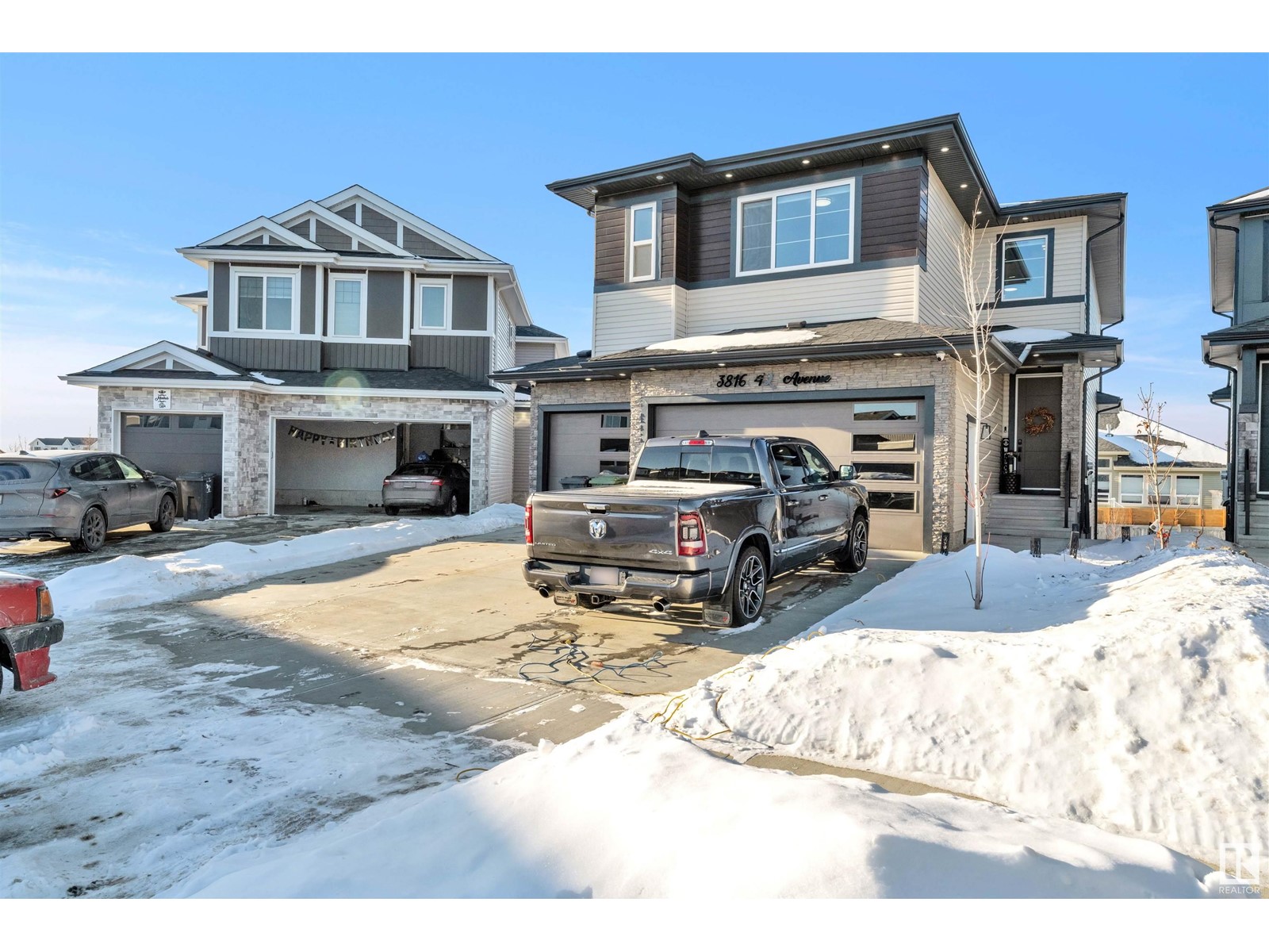 Property at 3816 42 AV image 2