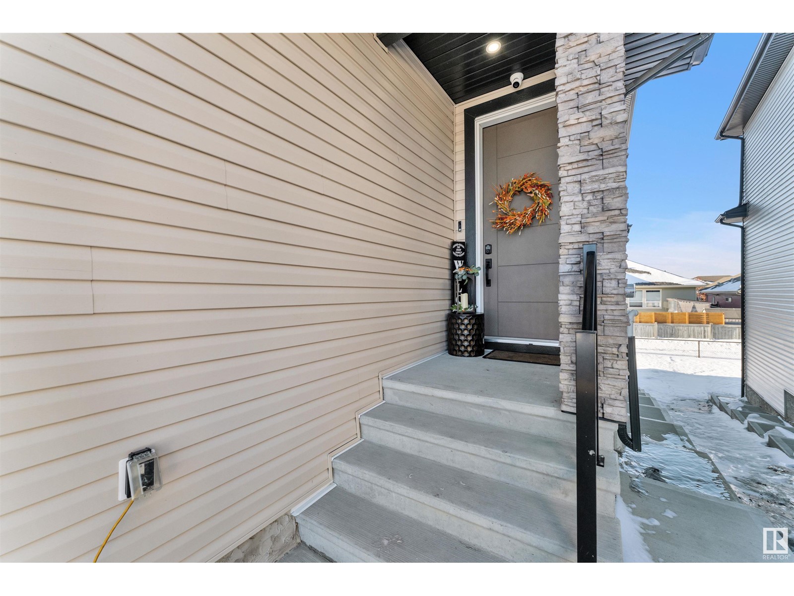 Property at 3816 42 AV image 3