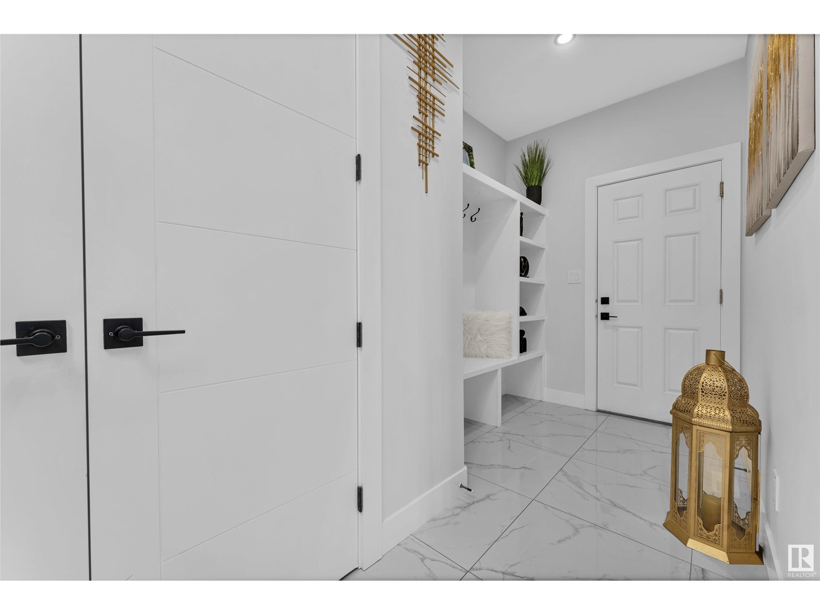 Property at 3816 42 AV image 4