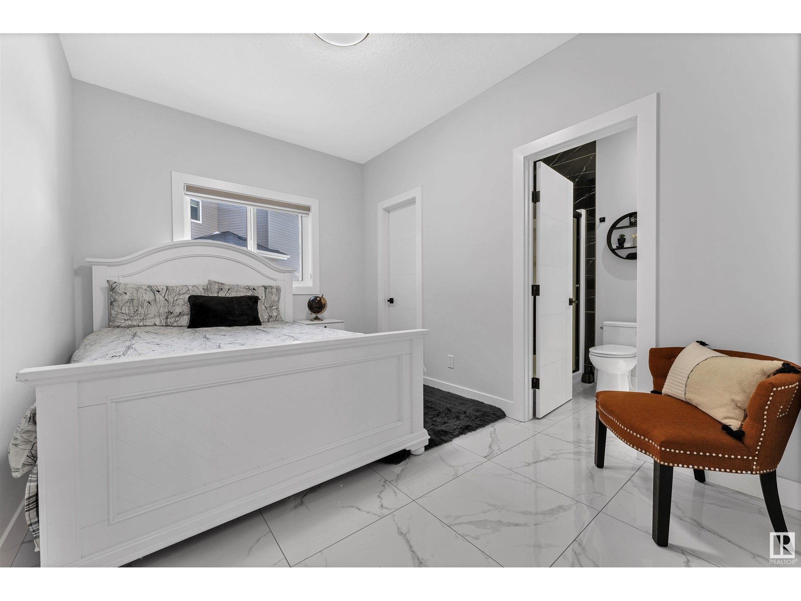 Property at 3816 42 AV image 5