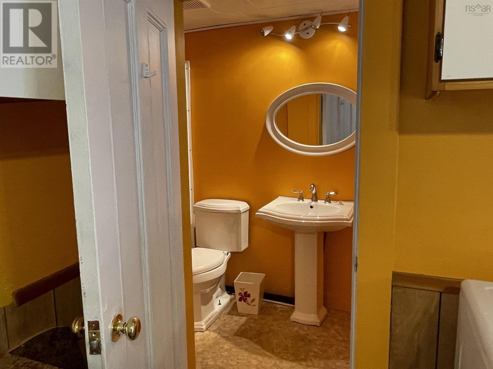 43 Fairmont Street, Mahone Bay, Nova Scotia  B0J 2E0 - Photo 10 - 202501996