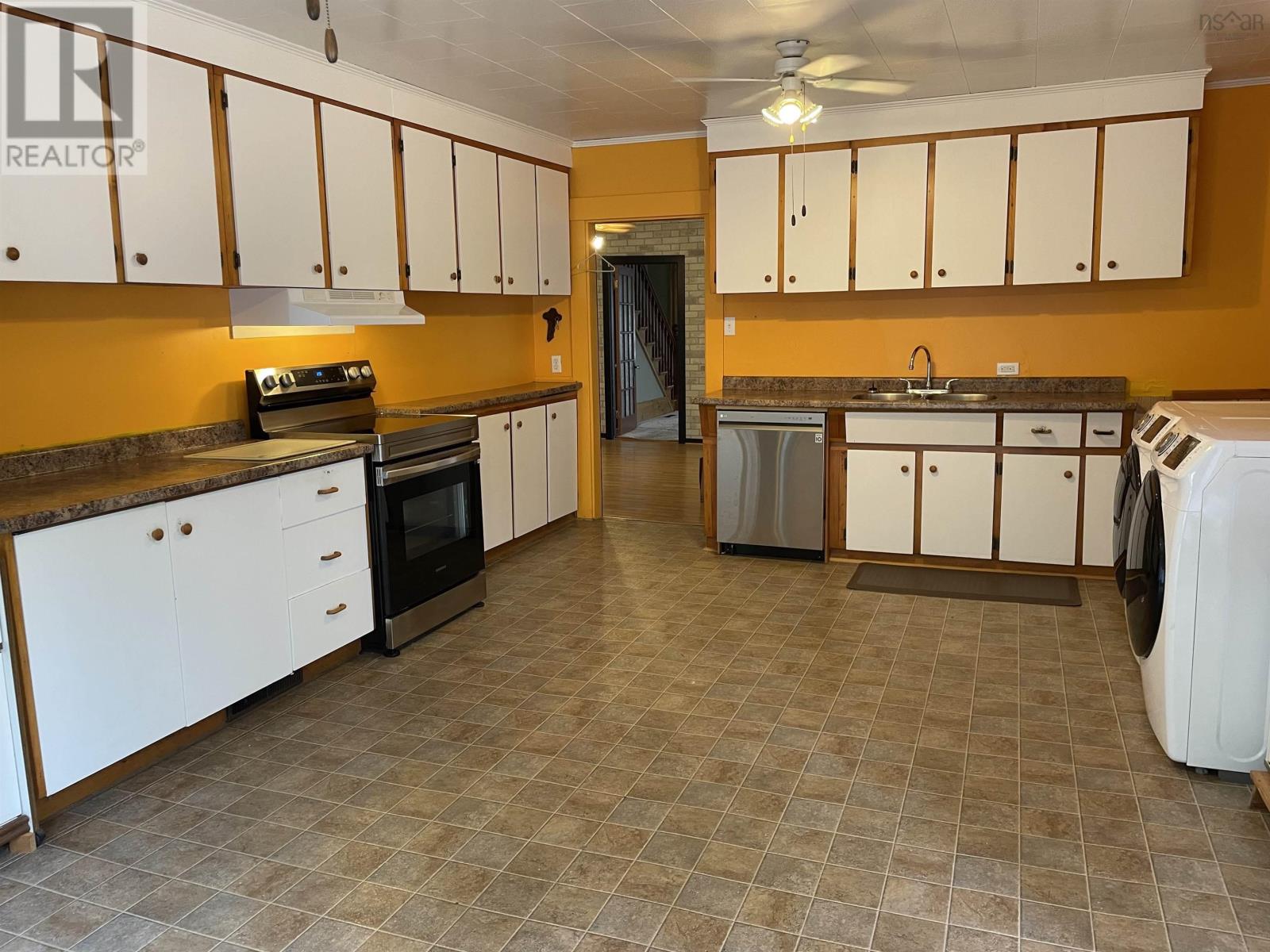 43 Fairmont Street, Mahone Bay, Nova Scotia  B0J 2E0 - Photo 8 - 202501996