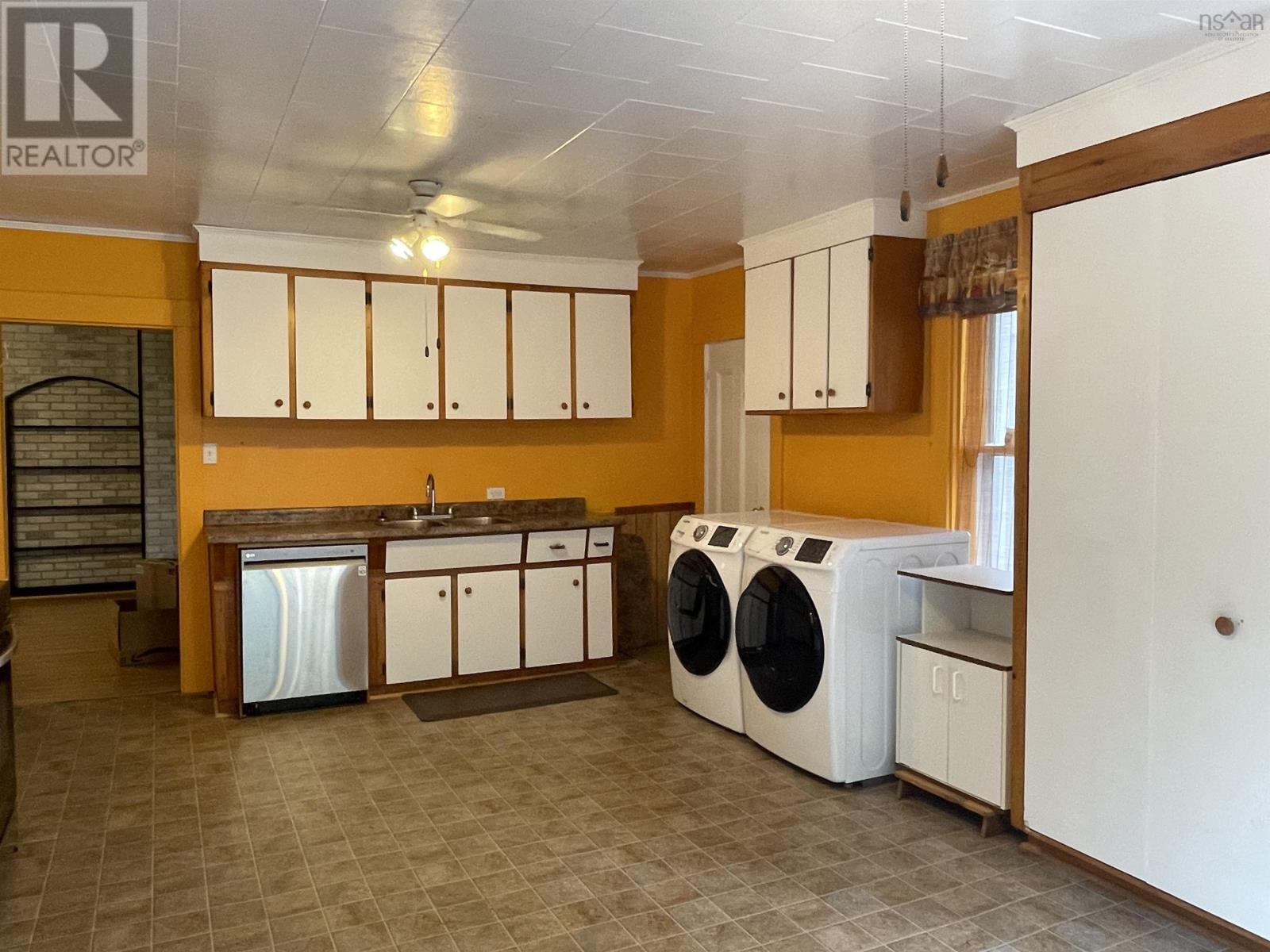 43 Fairmont Street, Mahone Bay, Nova Scotia  B0J 2E0 - Photo 9 - 202501996