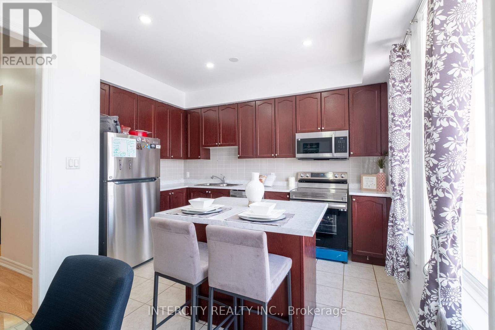 110 Magdalene Crescent, Brampton, Ontario  L6Z 0G7 - Photo 12 - W11948625