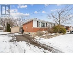 4 FERNWOOD Crescent, Hamilton, Ontario