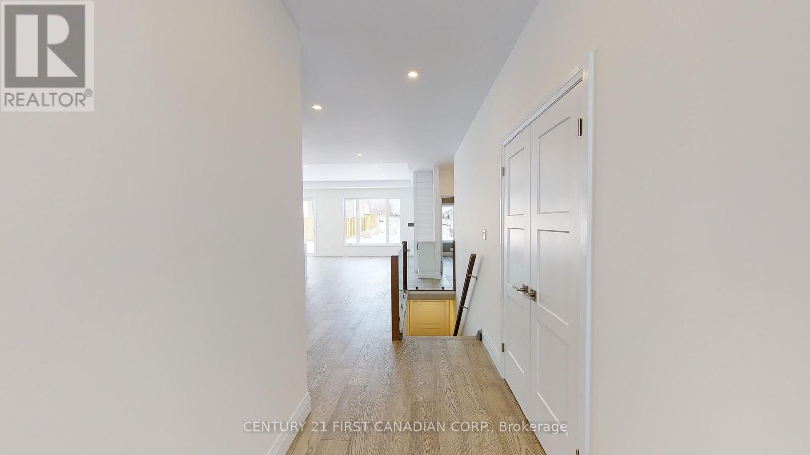 18 Postma Crescent, North Middlesex (Alisa Craig), Ontario  N0M 1A0 - Photo 3 - X11948902