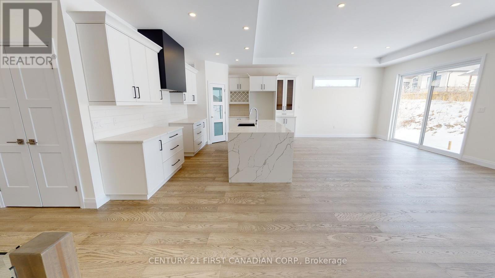 18 Postma Crescent, North Middlesex (Alisa Craig), Ontario  N0M 1A0 - Photo 6 - X11948902