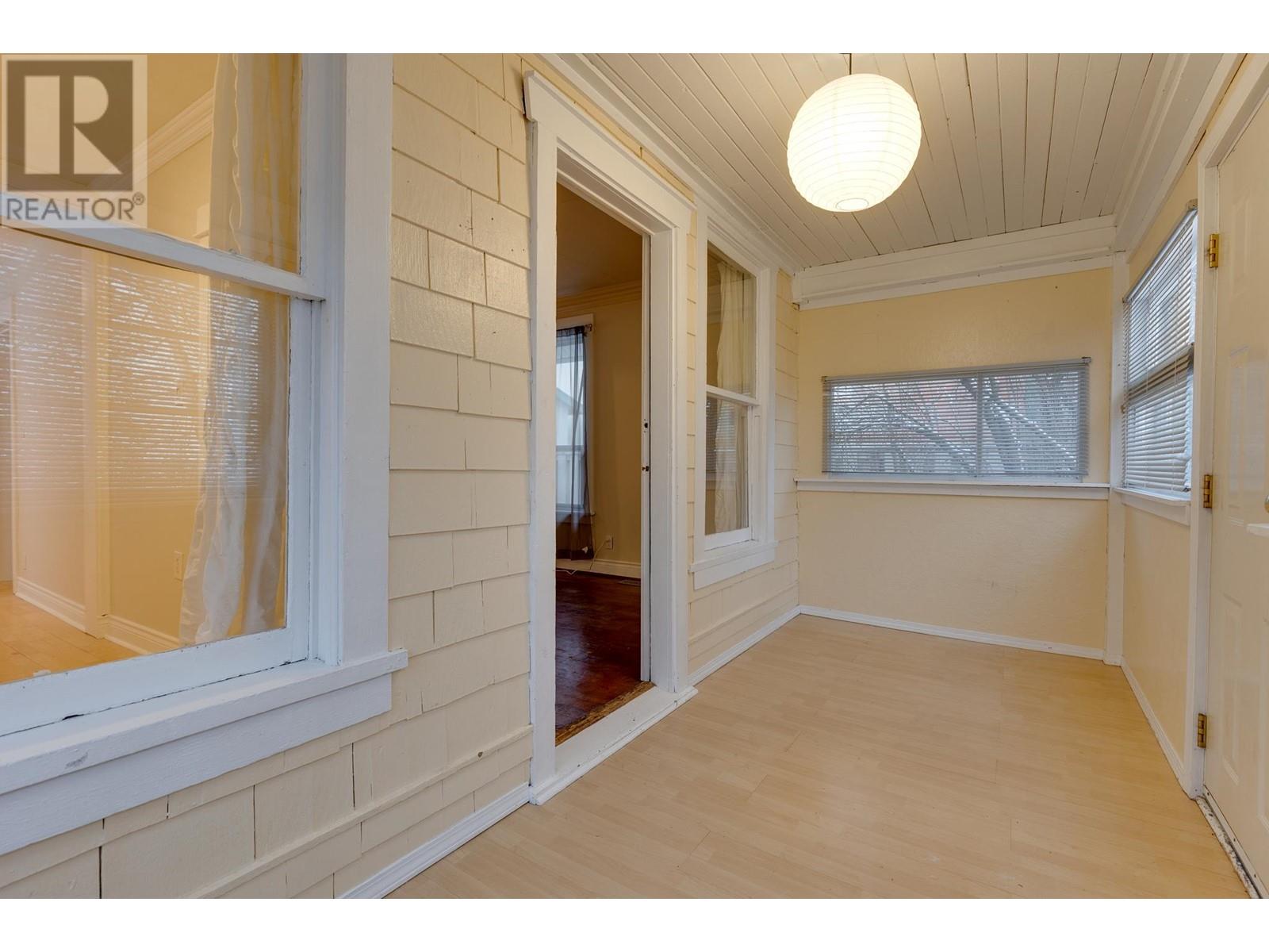 Property at 1934 ROSS CRESCENT image 3