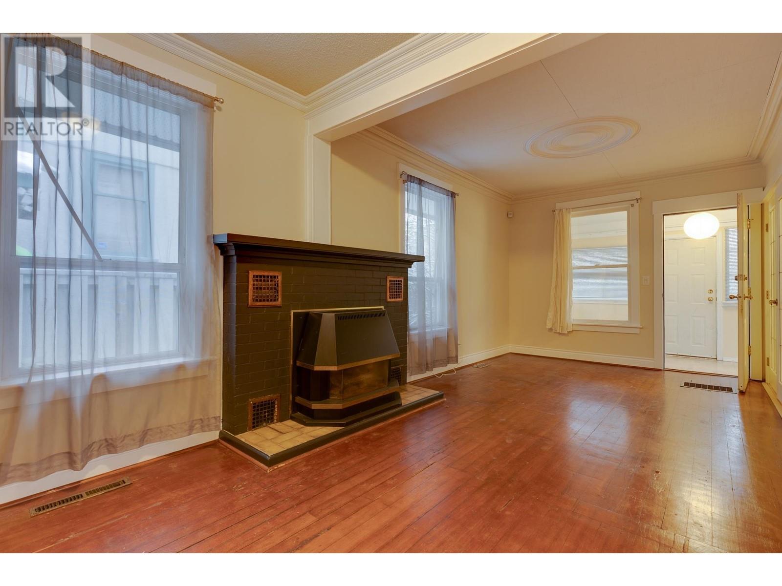 Property at 1934 ROSS CRESCENT image 5
