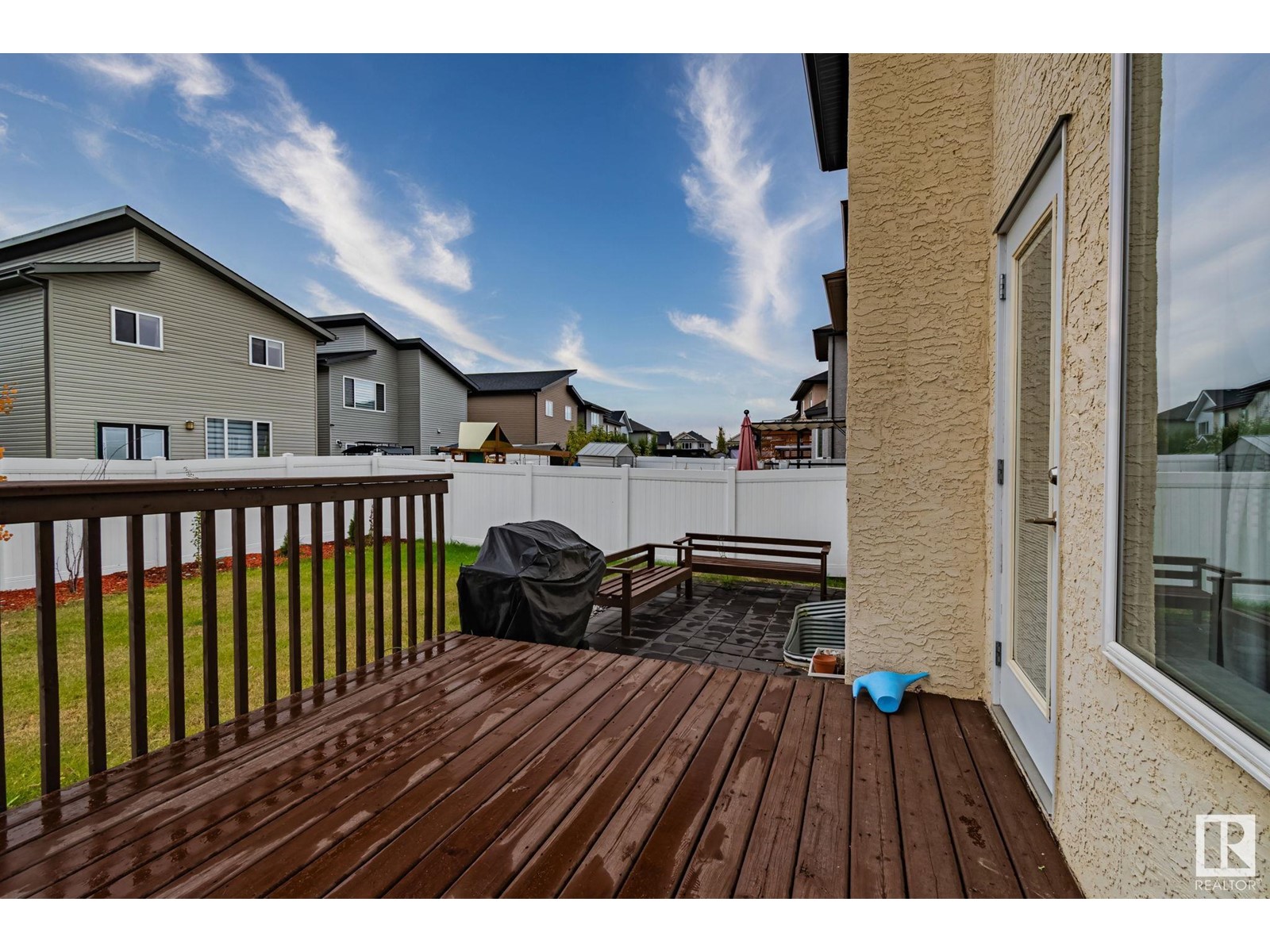 Property at 16727 61 St NW image 2
