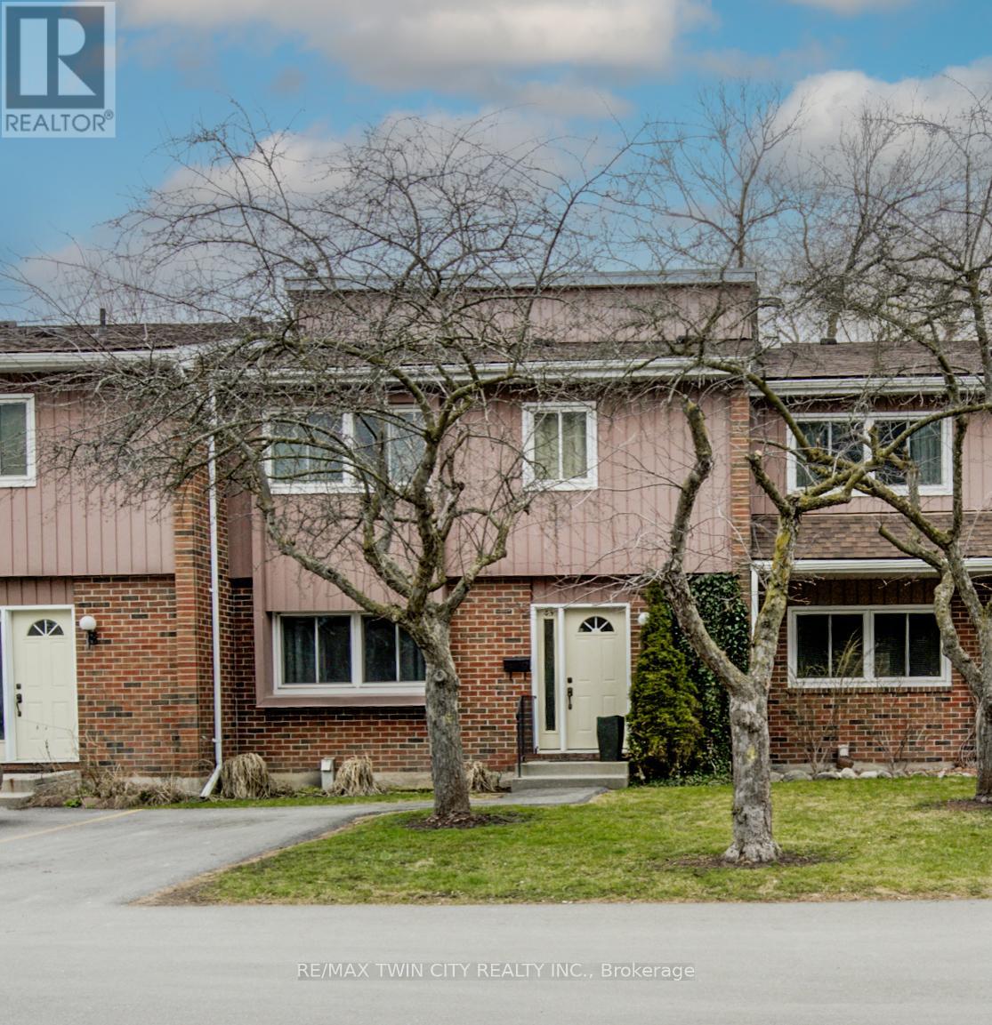 Property at 43 - 121 UNIVERSITY AVENUE E image 3