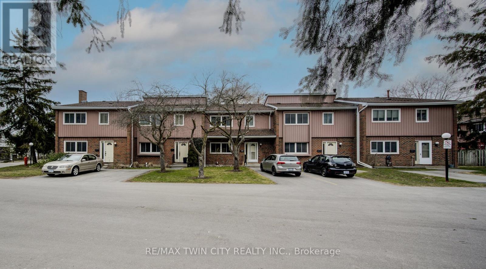 Property at 43 - 121 UNIVERSITY AVENUE E image 5
