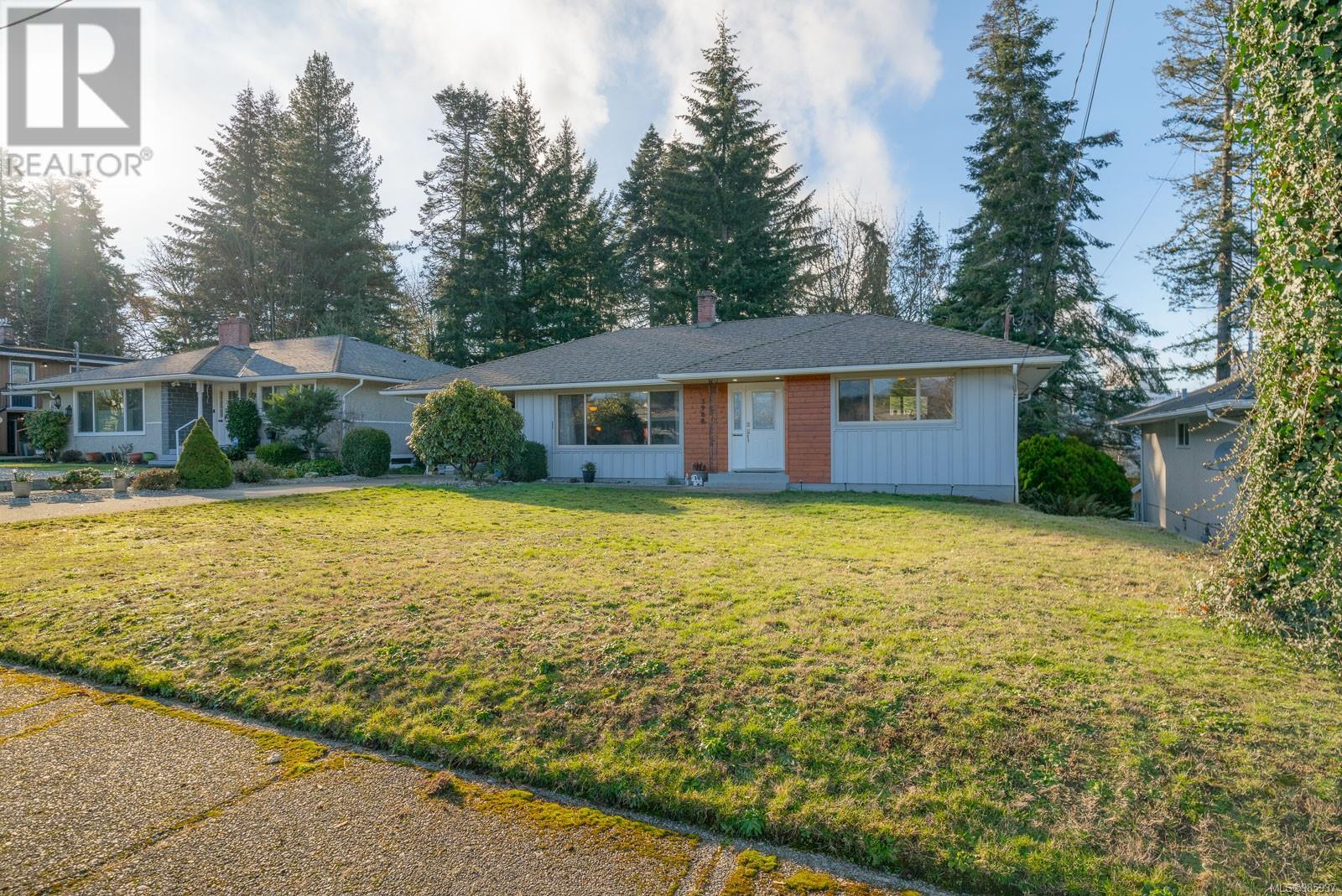 Property at 3988 3rd Ave image 2