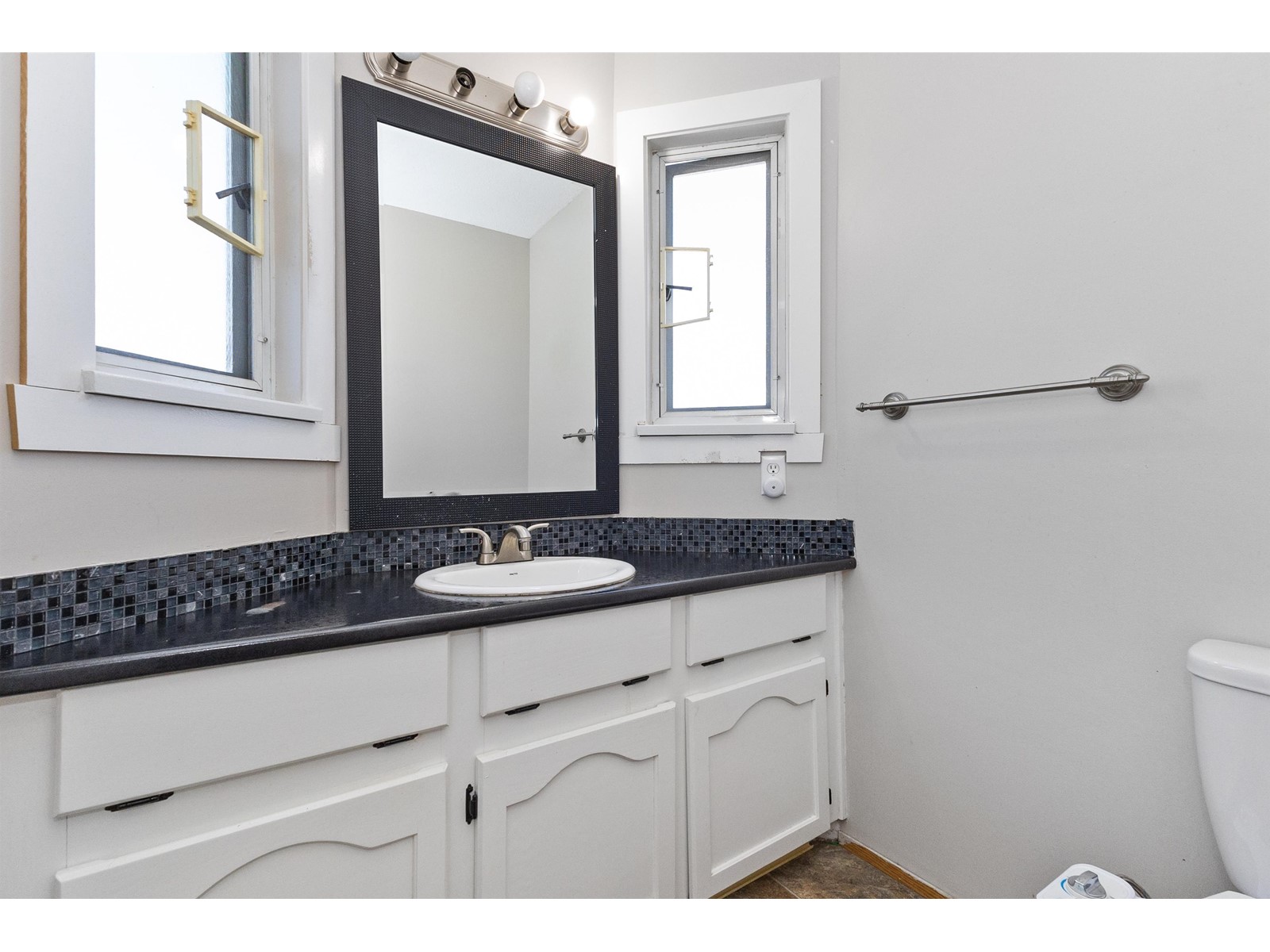 8221 Miller Crescent, Mission, British Columbia  V2V 6H7 - Photo 11 - R2960497