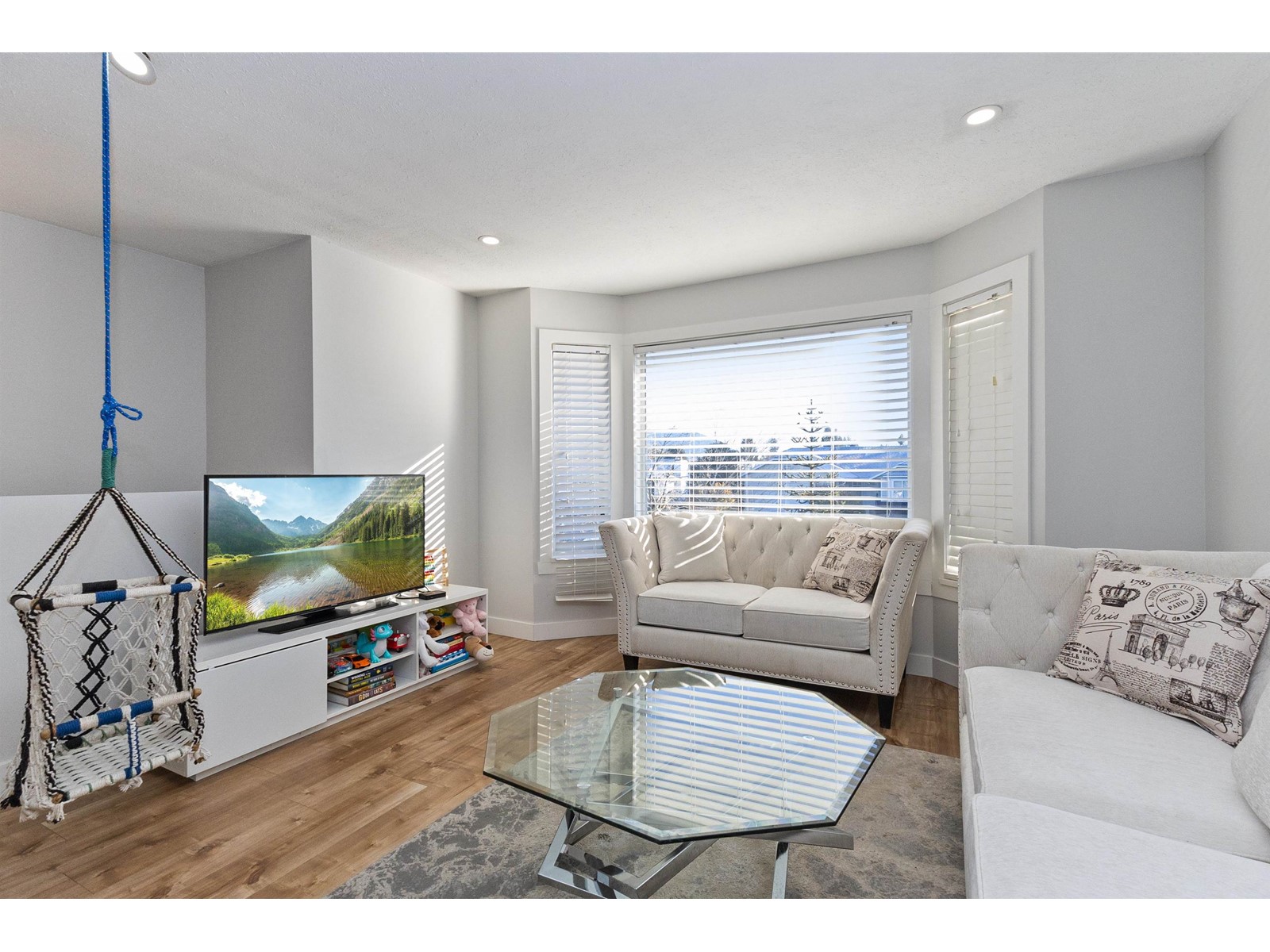 Property at 8221 MILLER CRESCENT image 3