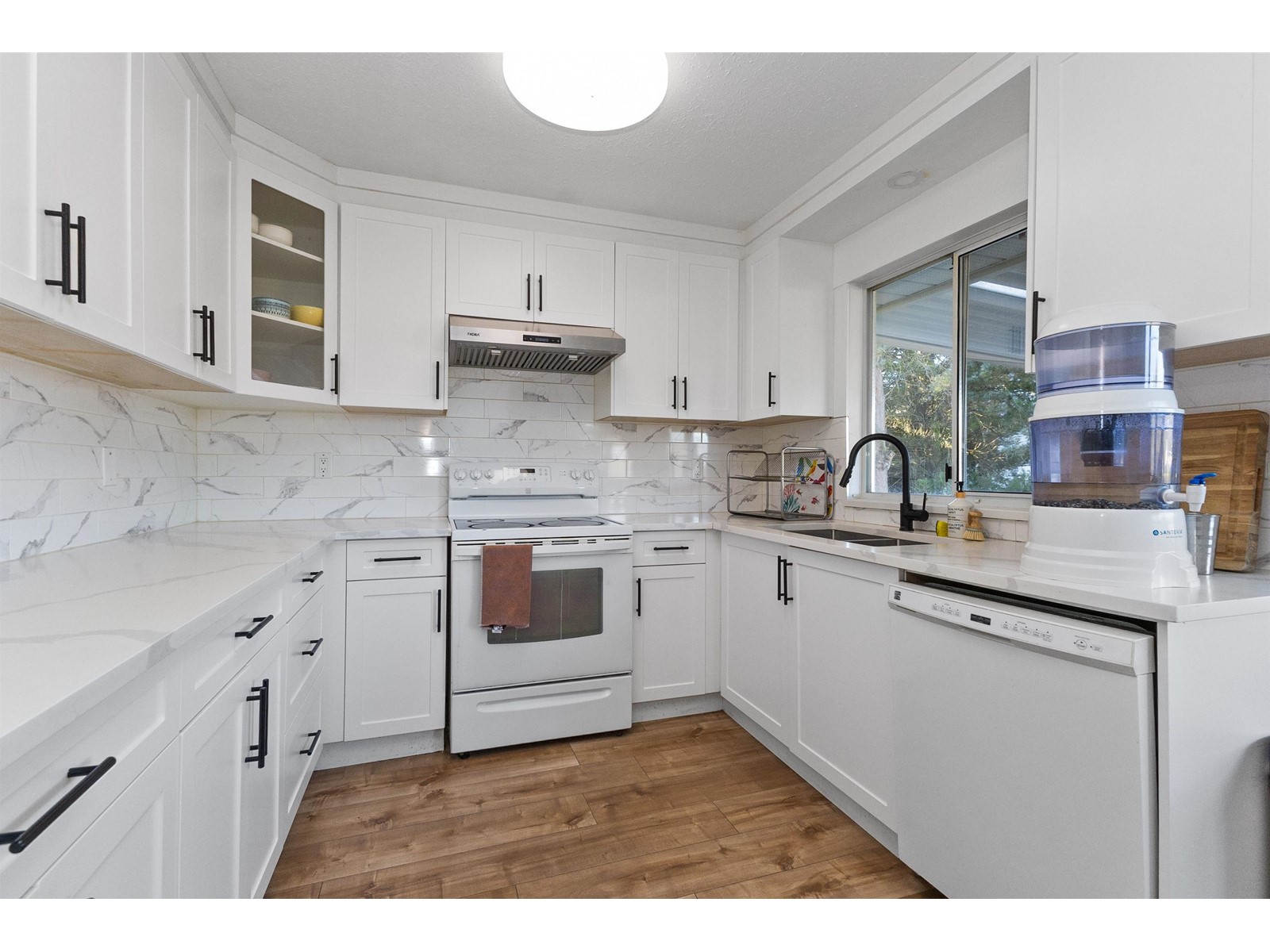 8221 Miller Crescent, Mission, British Columbia  V2V 6H7 - Photo 6 - R2960497
