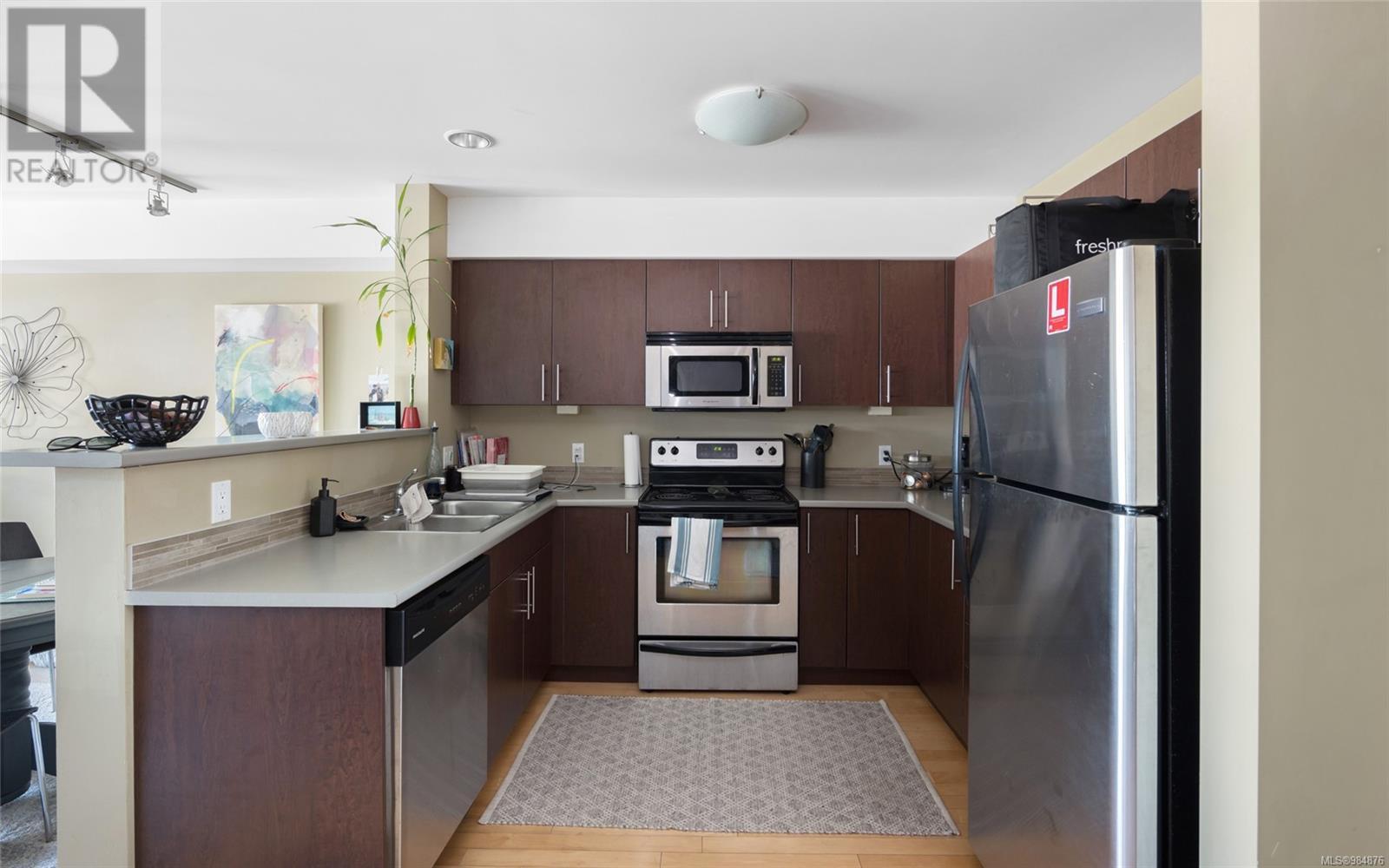 309 797 Tyee Rd, Victoria, British Columbia  V9A 7R4 - Photo 4 - 984876