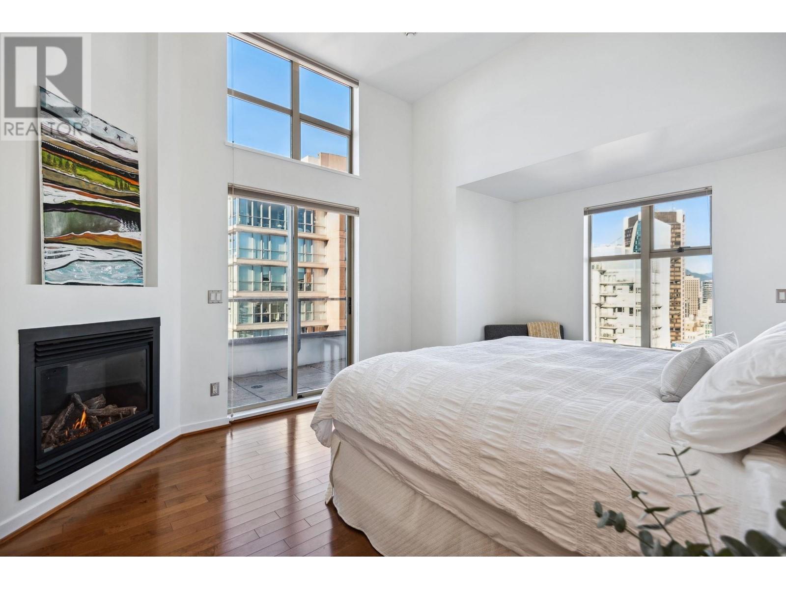 Listing Picture 12 of 40 : PH1 969 RICHARDS STREET, Vancouver / 溫哥華 - 魯藝地產 Yvonne Lu Group - MLS Medallion Club Member