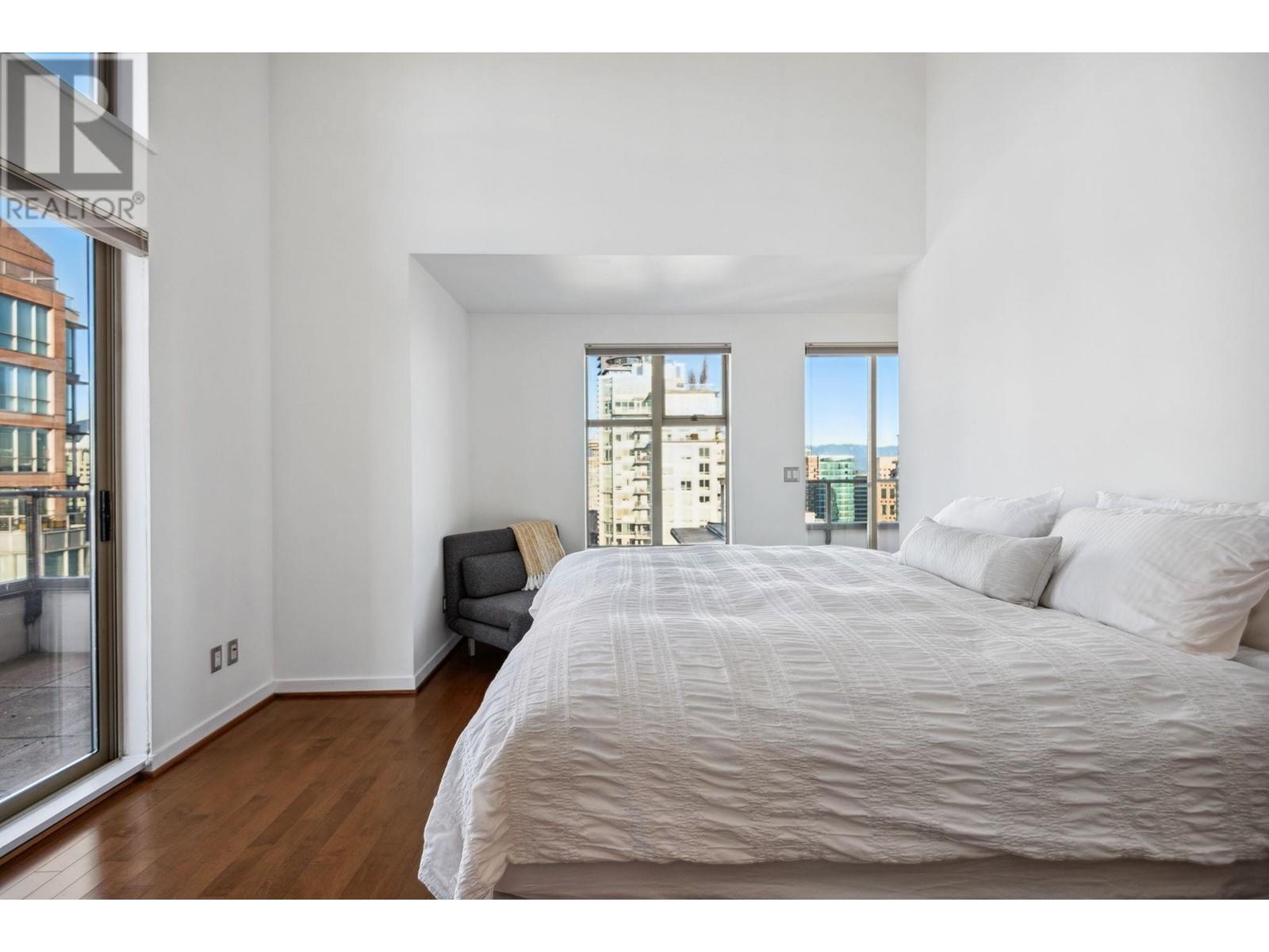 Listing Picture 13 of 40 : PH1 969 RICHARDS STREET, Vancouver / 溫哥華 - 魯藝地產 Yvonne Lu Group - MLS Medallion Club Member