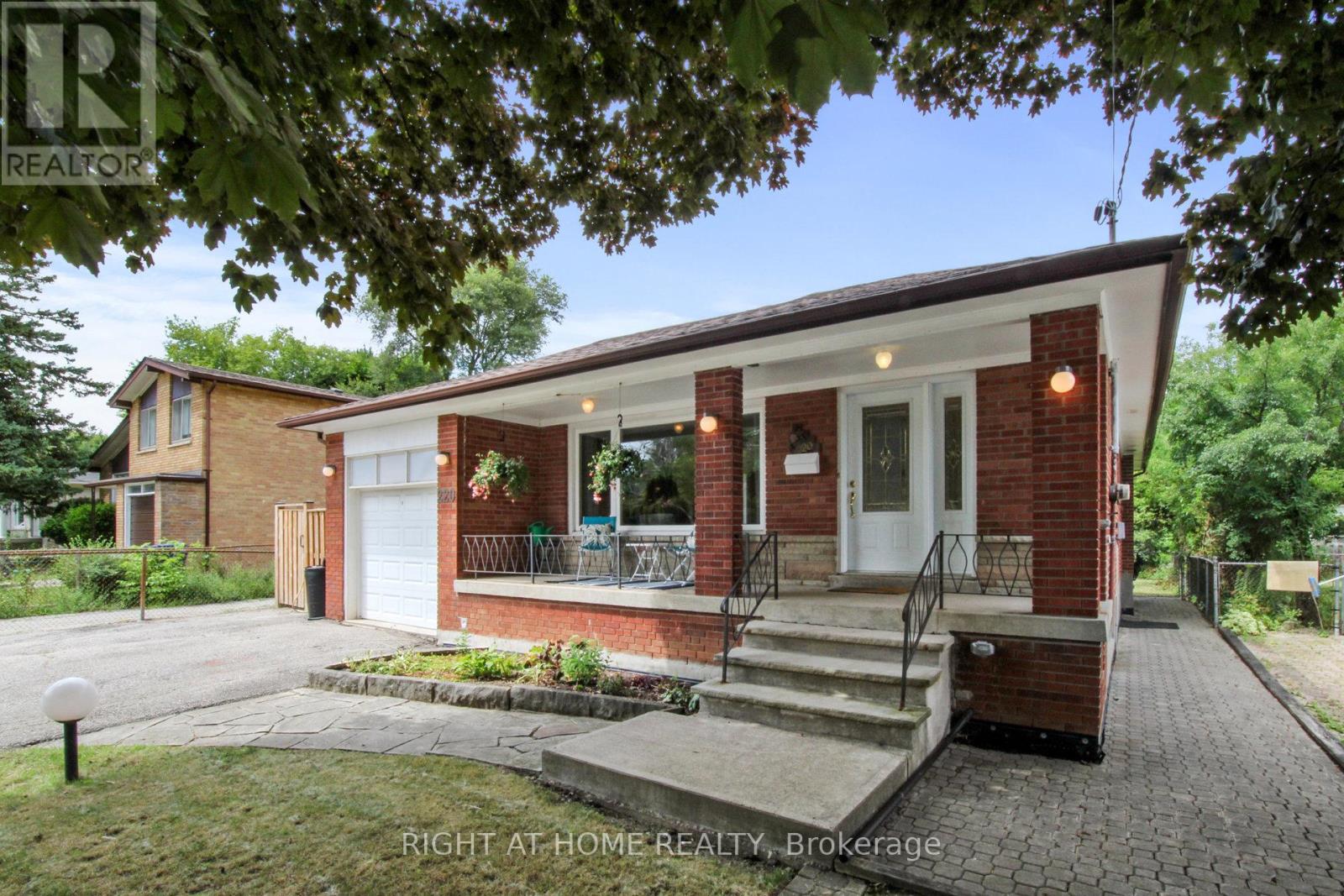 220 HOMEWOOD AVENUE, Toronto, Ontario