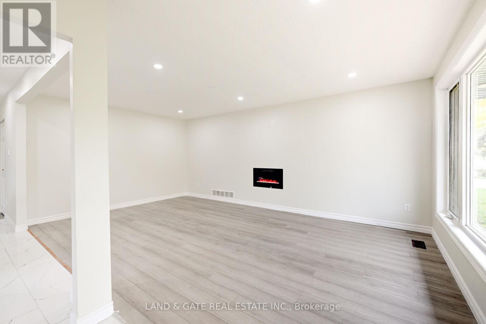 Property at 400 LIMERIDGE ROAD W image 4