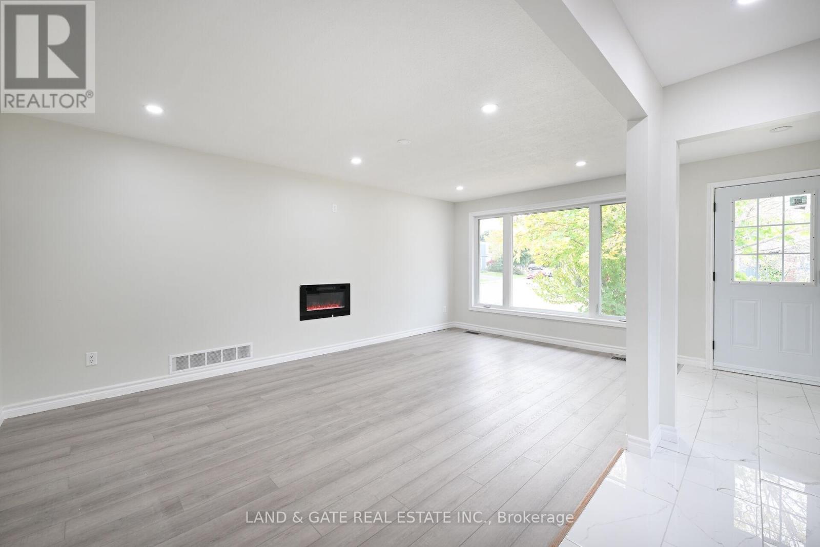Property at 400 LIMERIDGE ROAD W image 5