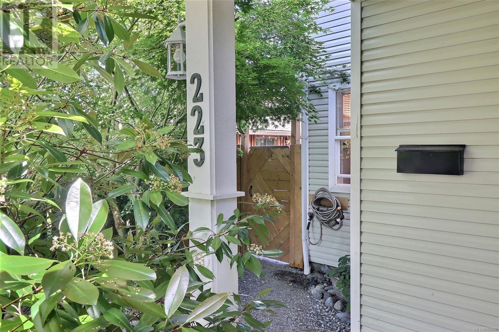 Property at 223 Larwood Rd image 3