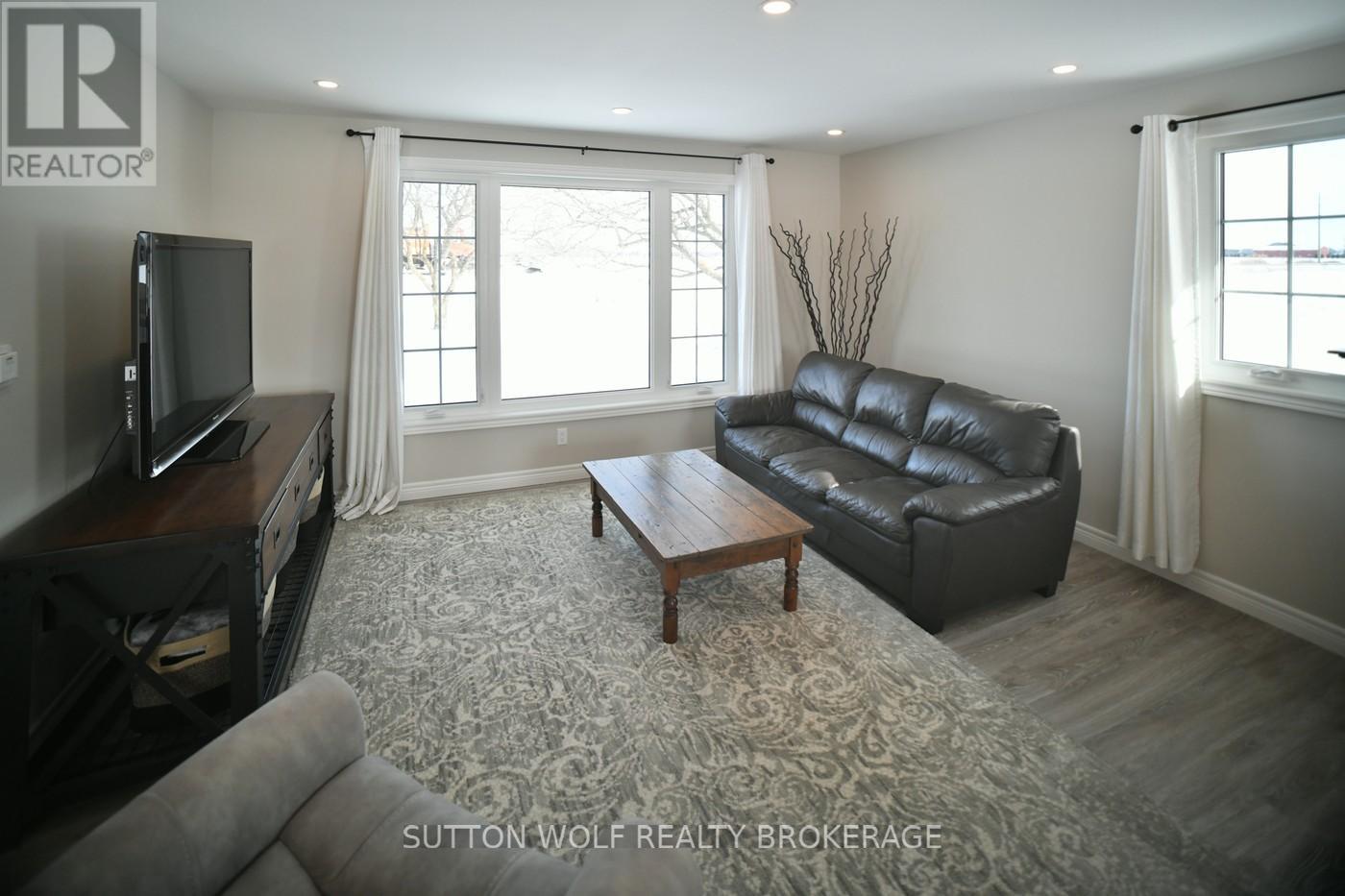 22655 Thames Road, Southwest Middlesex, Ontario  N0L 1A0 - Photo 13 - X11948705