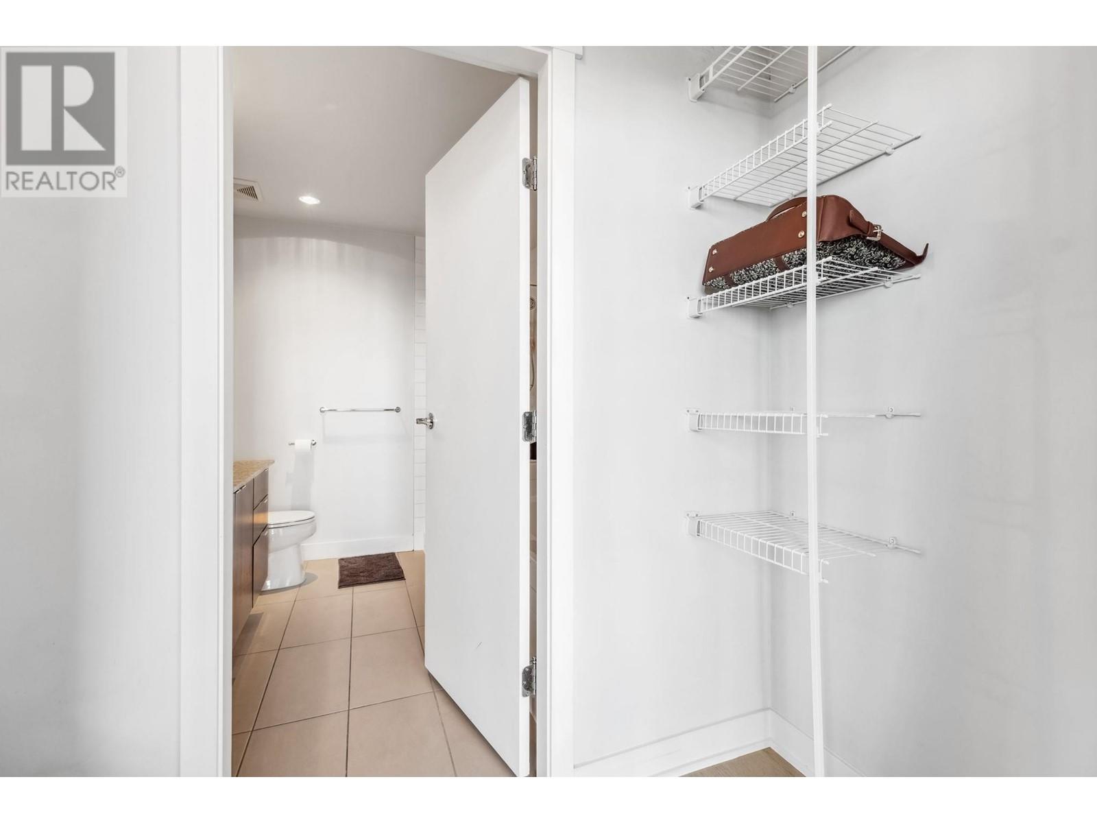 Listing Picture 17 of 39 : 3002 7088 18TH AVENUE, Burnaby / 本拿比 - 魯藝地產 Yvonne Lu Group - MLS Medallion Club Member