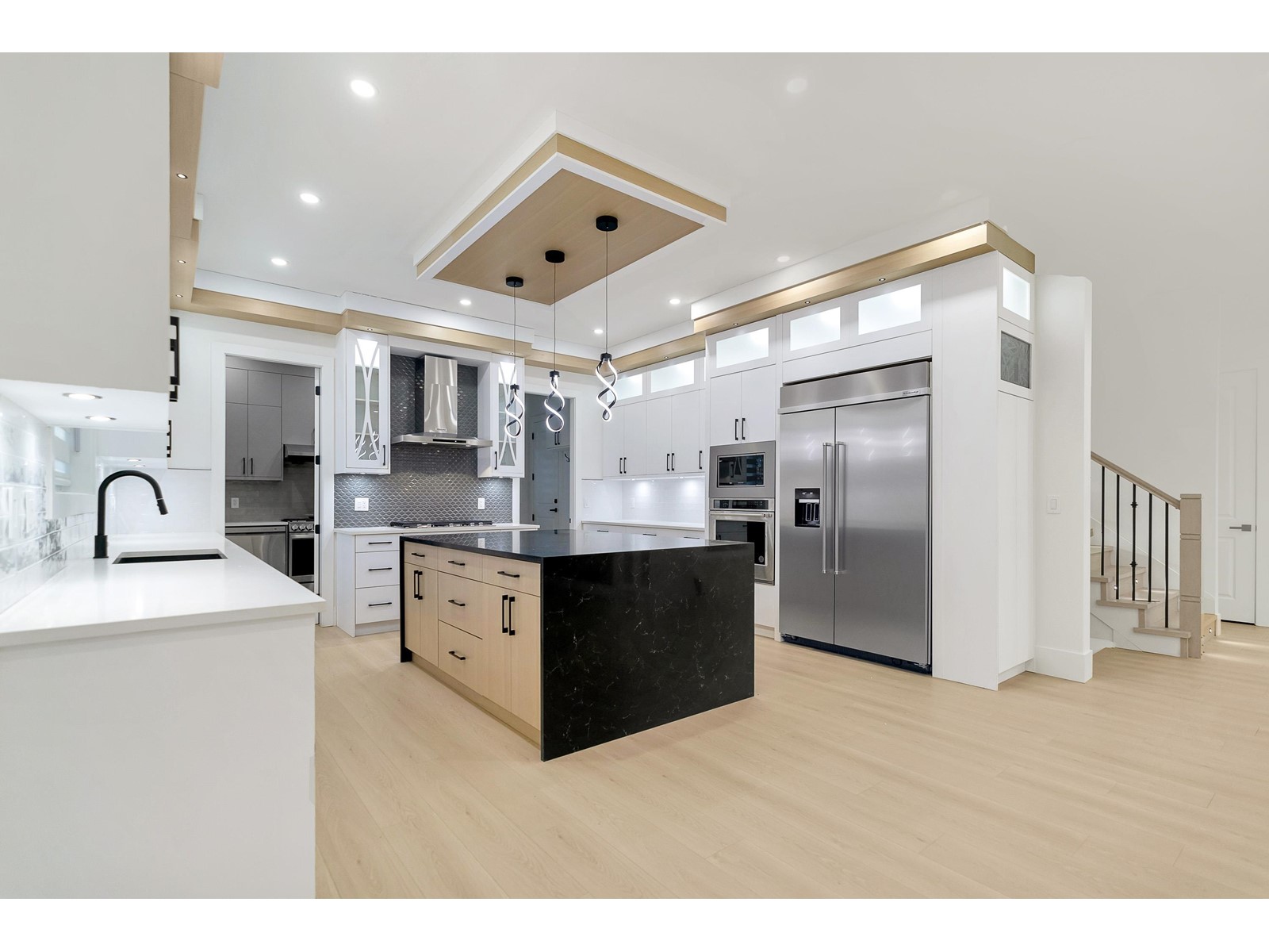 Property at 17226 59 AVENUE image 4