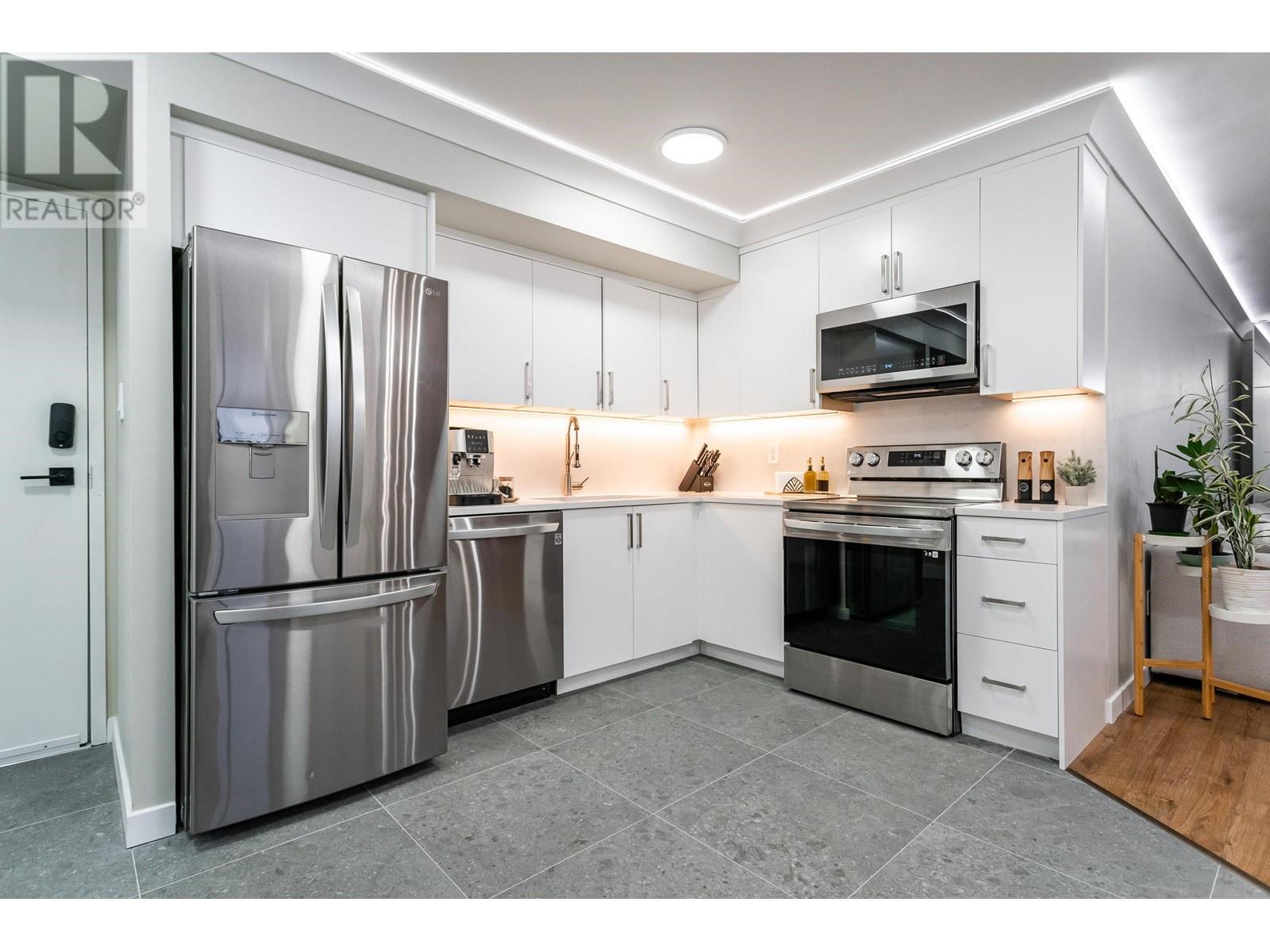 2205 3771 Bartlett Court, Burnaby, British Columbia  V3J 7G8 - Photo 6 - R2962173
