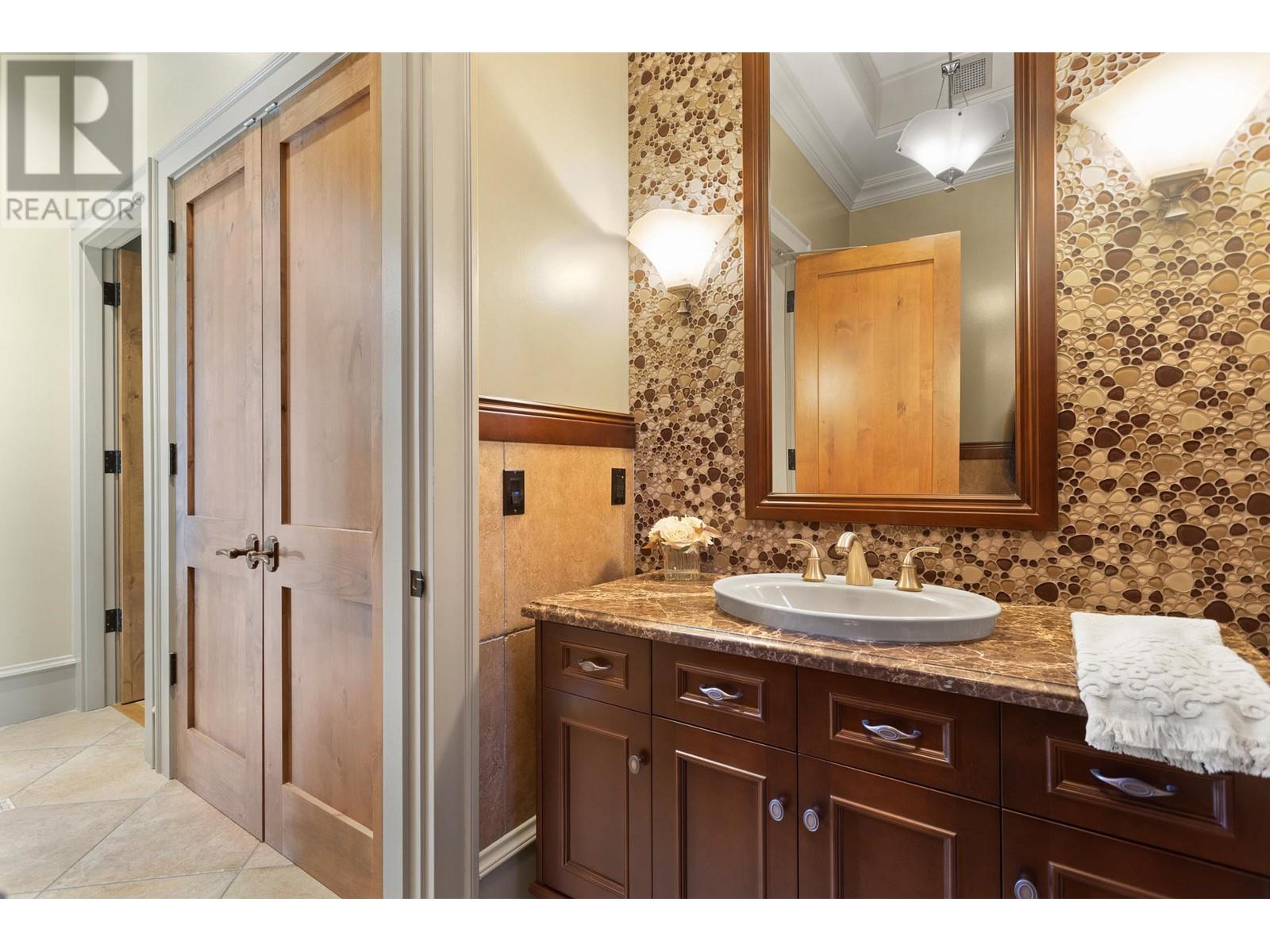 Listing Picture 11 of 30 : 1050 CLIFF AVENUE, Burnaby / 本拿比 - 魯藝地產 Yvonne Lu Group - MLS Medallion Club Member
